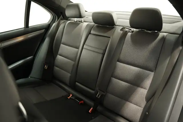 Mercedes-Benz C Class view 9