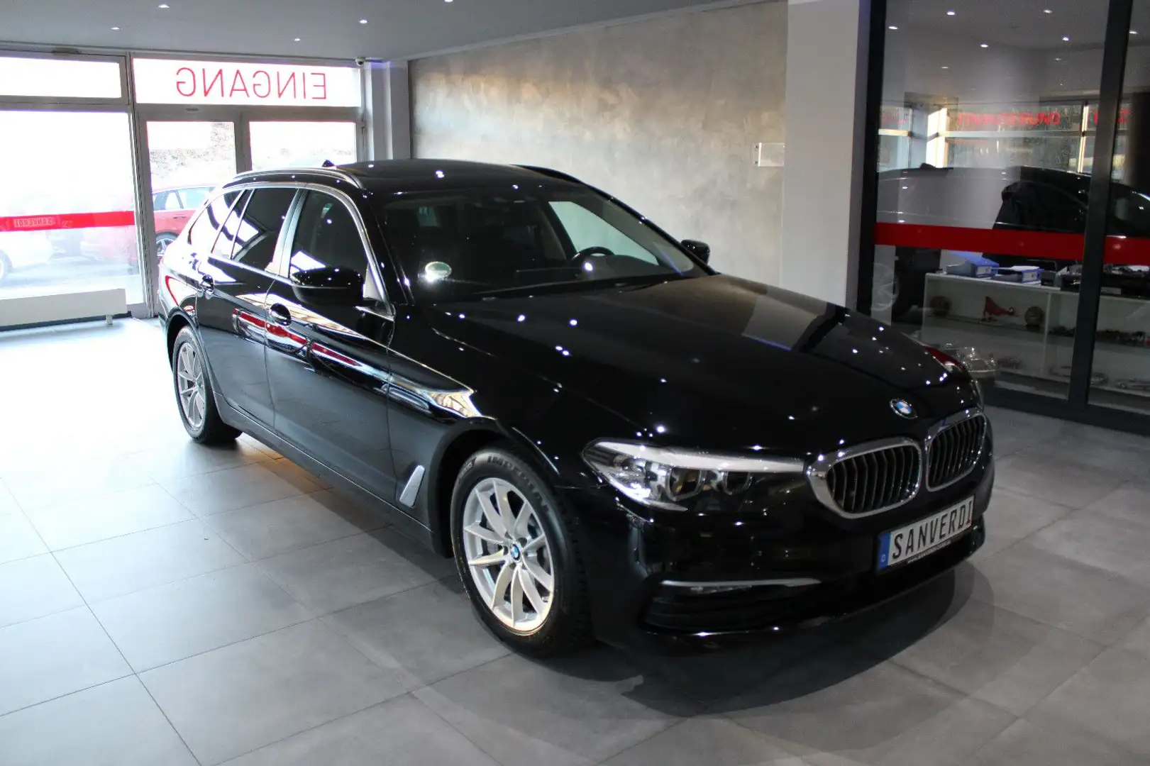 BMW 530 dT SPORTPAKET LEDER NAVI LED PANORAMA AHK Schwarz - 2