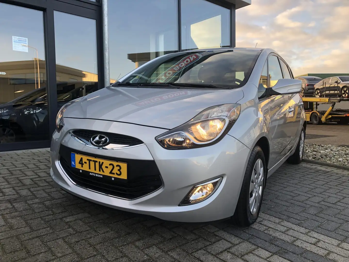 Hyundai iX20 1.6i 125PK AUTOMAAT: NAVI/UNIEKE KMSTAND /P-CAM/ME Gris - 2