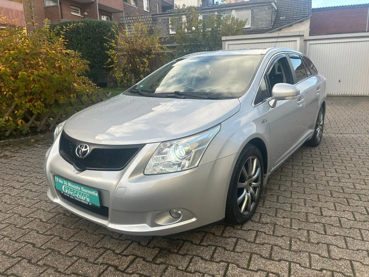 Toyota Avensis Kombi Executive AUTOMATIK, *NAVI, XENON* Silber - 1
