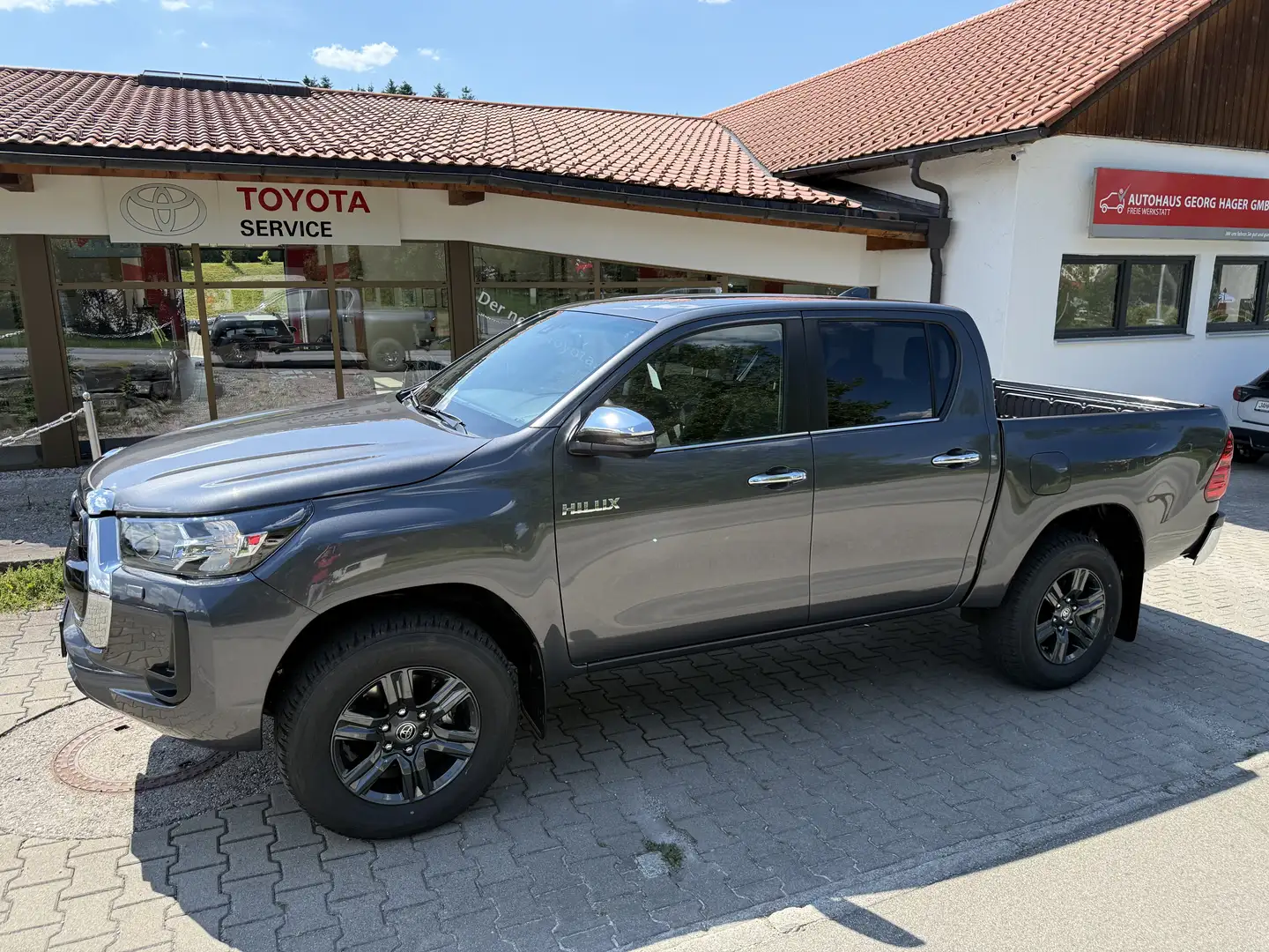 Toyota Hilux 4x4 Double Cab MHEV Autm. Comfort Grau - 1