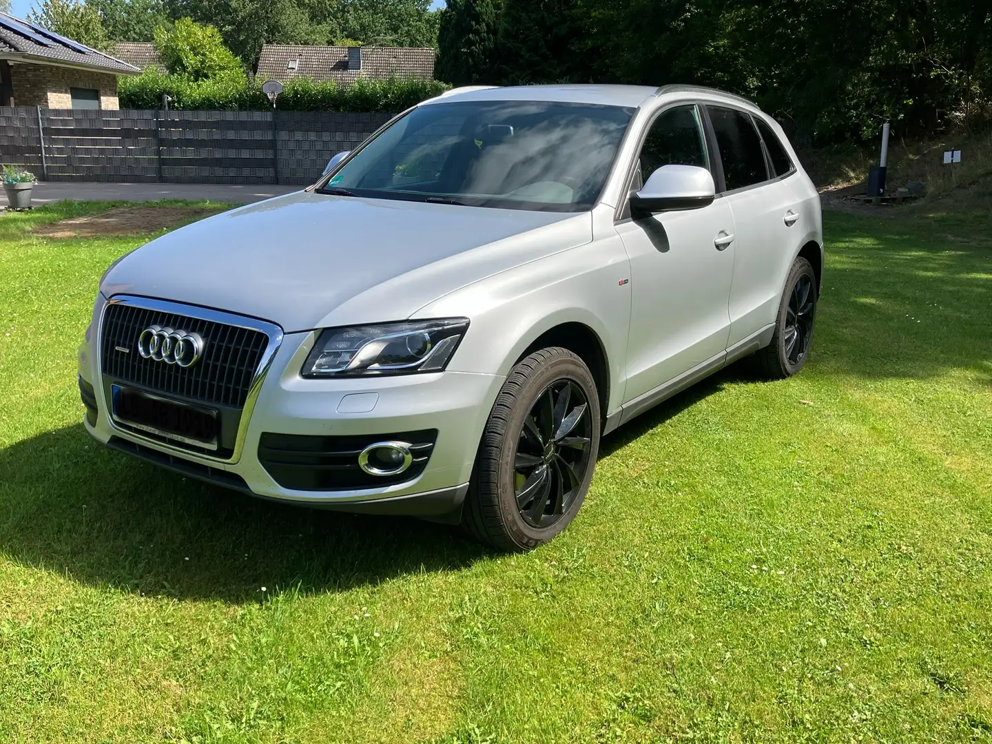 Audi Q5 2.0 TDI (105 kW) quattro Stříbrná - 1