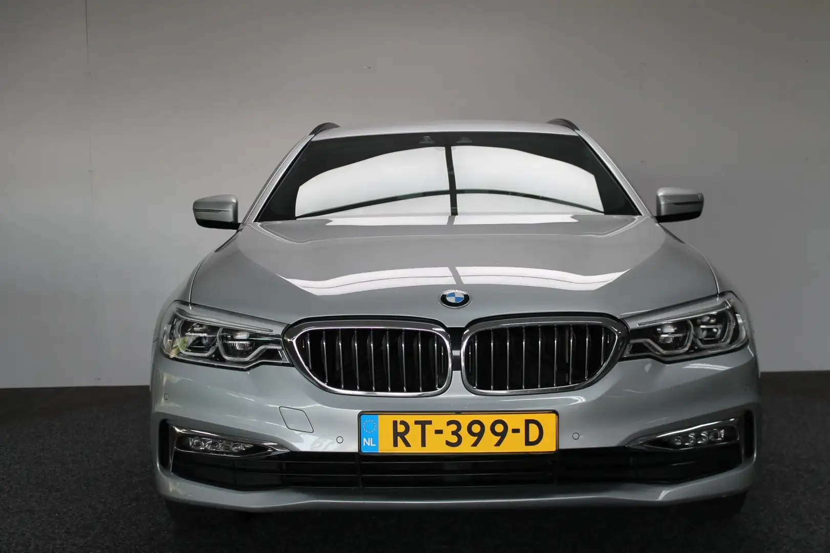 BMW 520 5-serie Touring 520i High Executive|Rijklaar prijs Grijs - 2