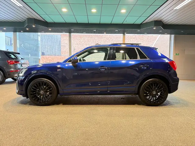 Audi Q2 view 8