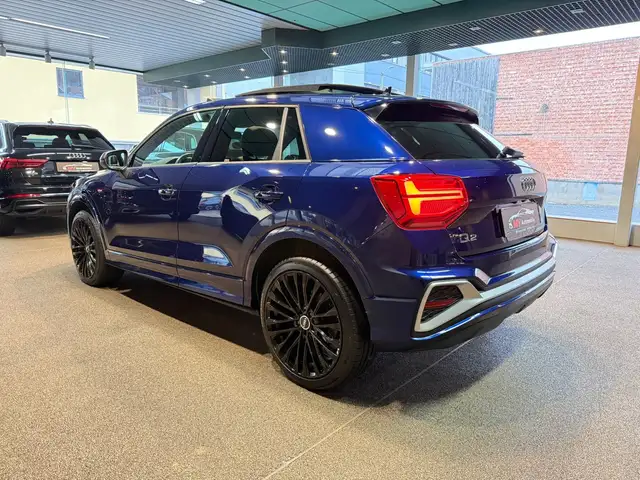 Audi Q2 view 4