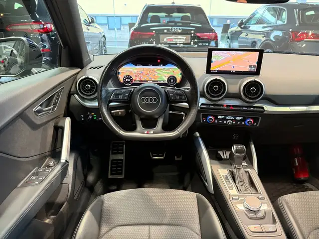 Audi Q2 view 10