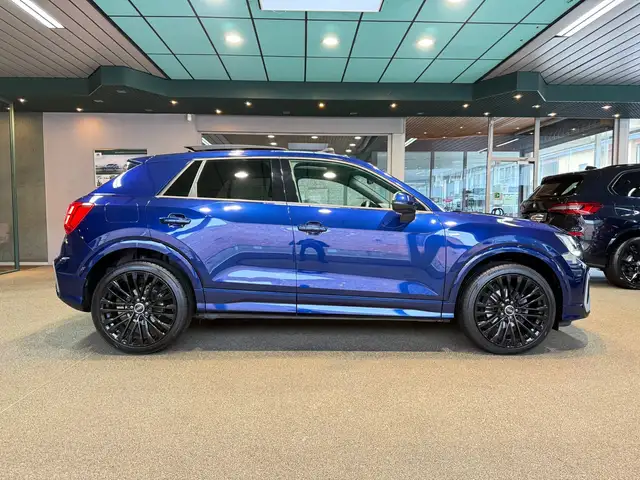 Audi Q2 view 7