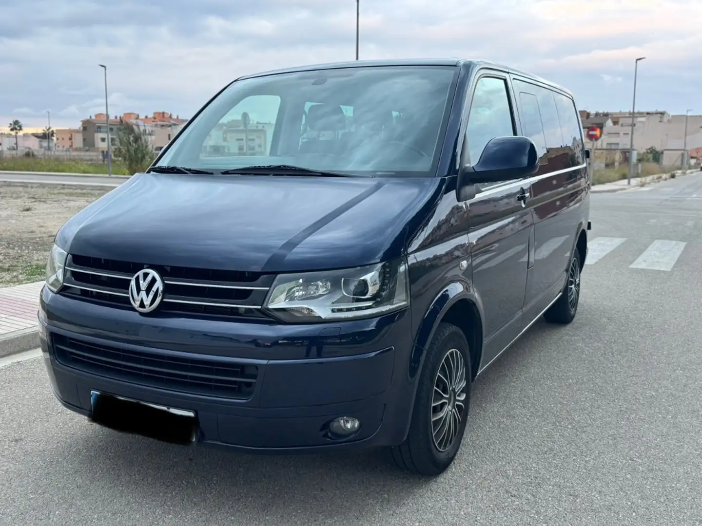 Volkswagen T5 Caravelle 2.0TDI BMT Comfortline Ed. 140 Azul - 2