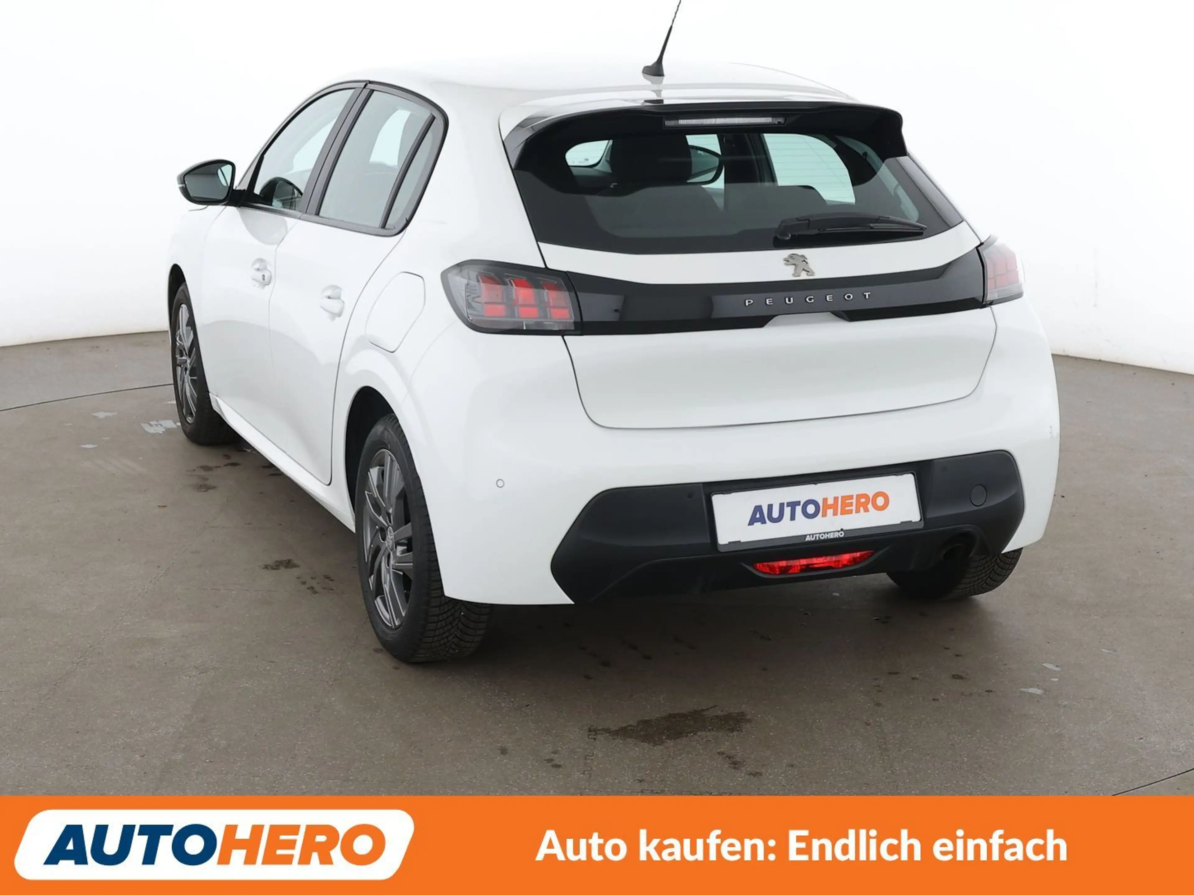 Peugeot 208 1.2 PureTech Active Pack Aut.*NAVI*LED*TEMPO*PDC* — photo 4