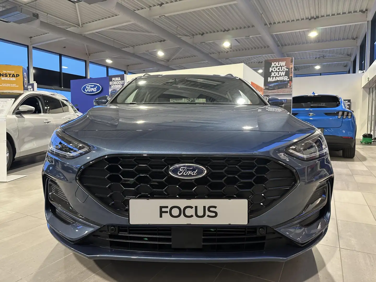 Ford Focus Wagon 1.0 EcoBoost Hybrid ST Line X | Uit voorraad Blauw - 2