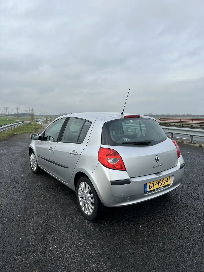 Renault Clio 1.2 TCE Dynamique S Grijs - 2