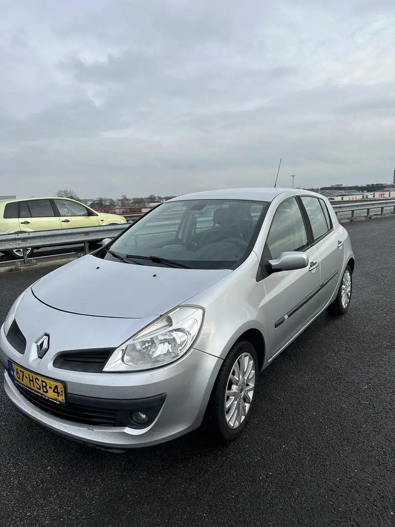 Renault Clio 1.2 TCE Dynamique S Grijs - 1