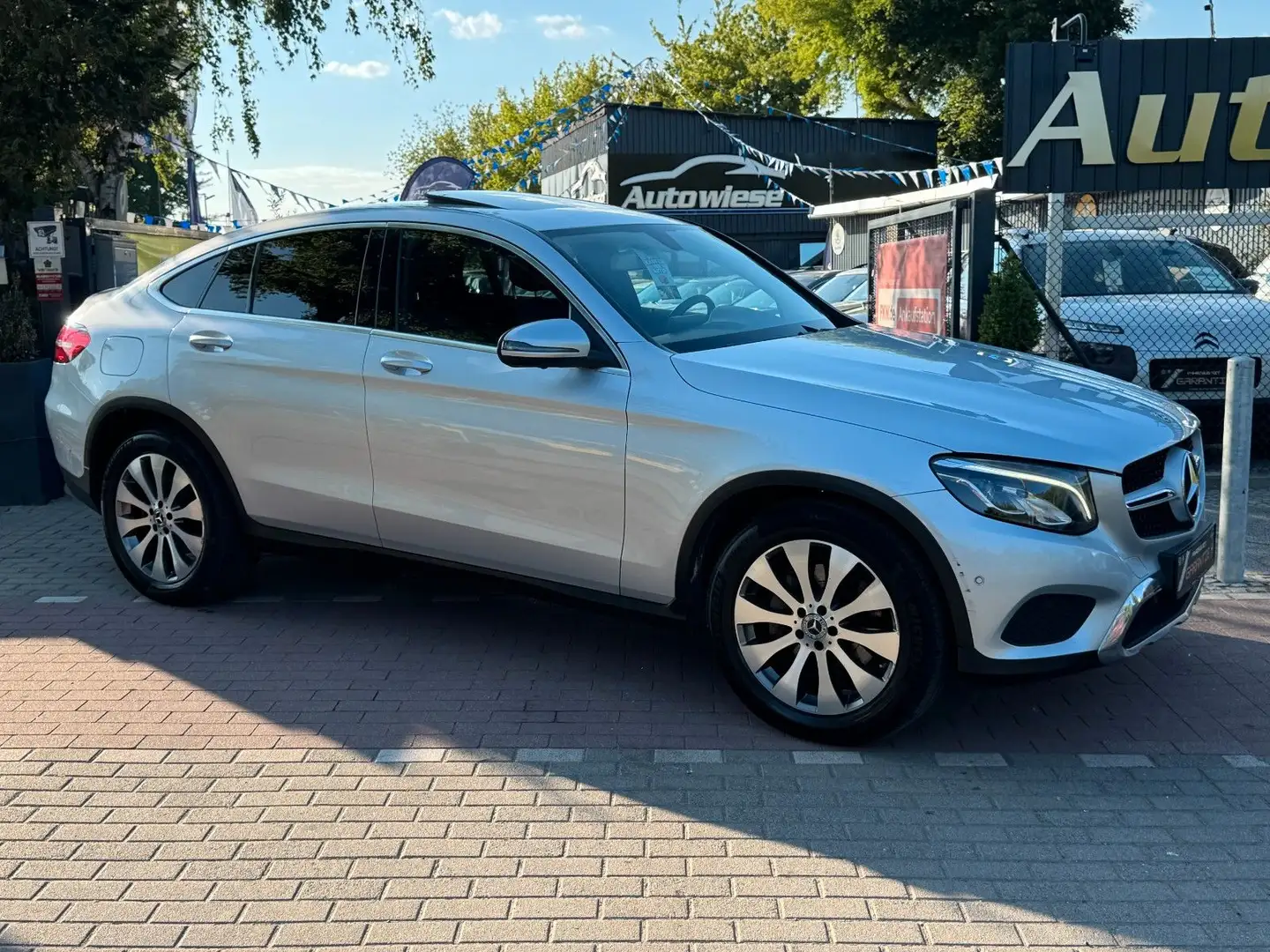 Mercedes-Benz GLC 220 d Coupe*4Matic*Aut.*Leder*360°Kamera*LED Silber - 1