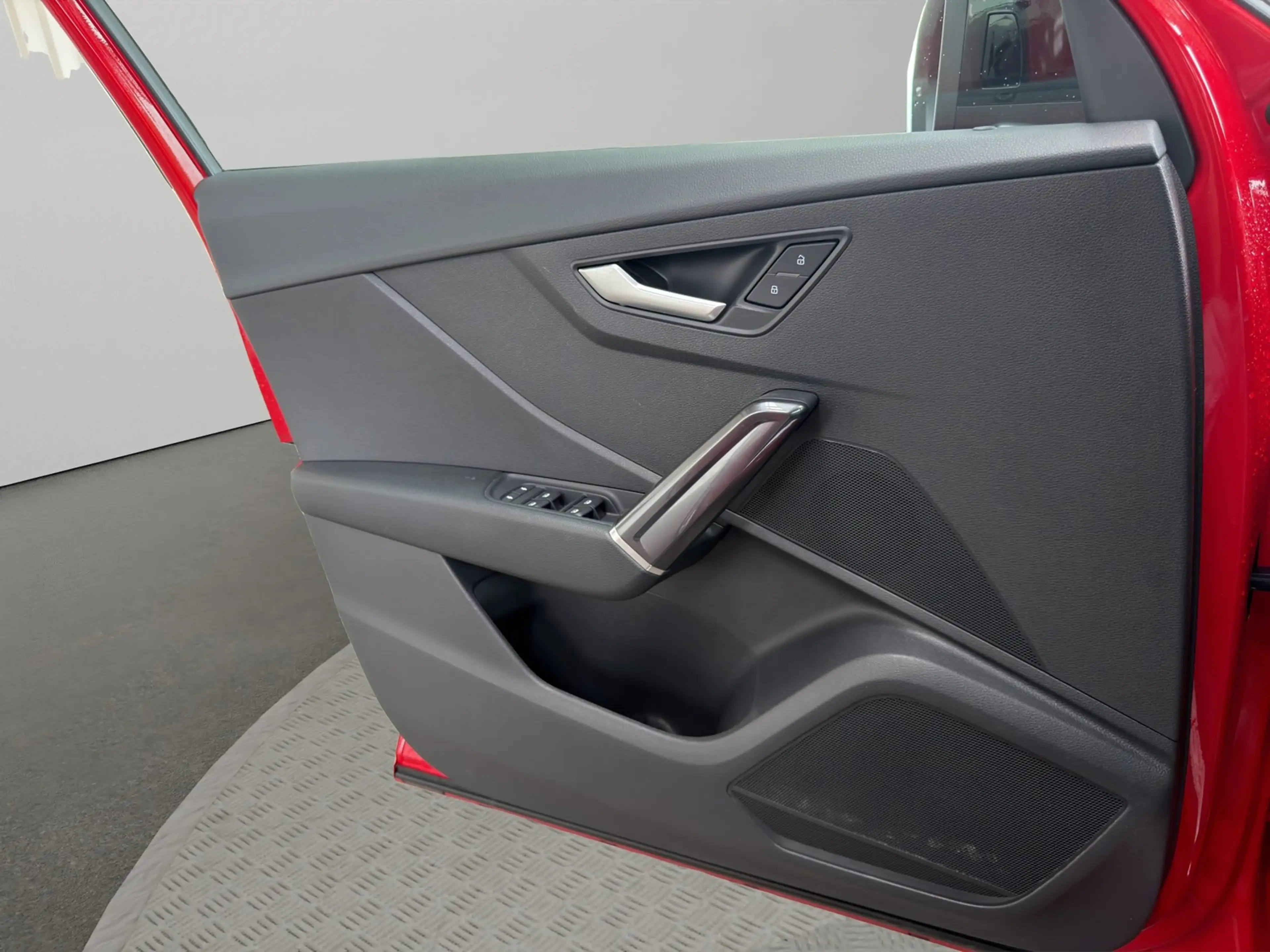 Audi Q2 30 TDI sport LED AHK Shz — photo 12