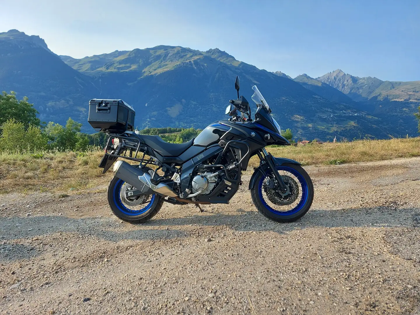 Suzuki V-Strom 650 XT Blue - 1