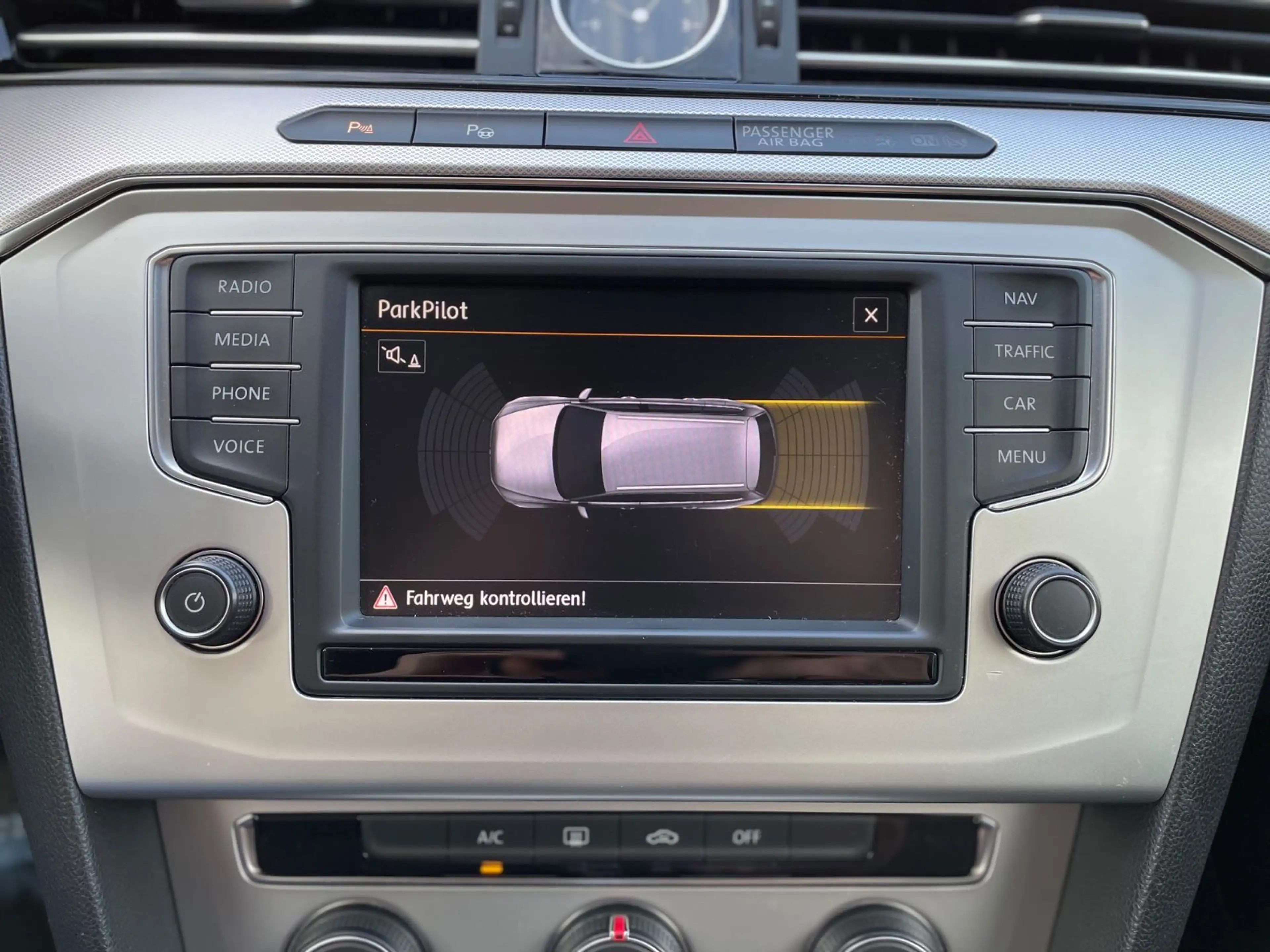 Volkswagen Passat Variant Comfortline Navi DSG Massage — photo 10