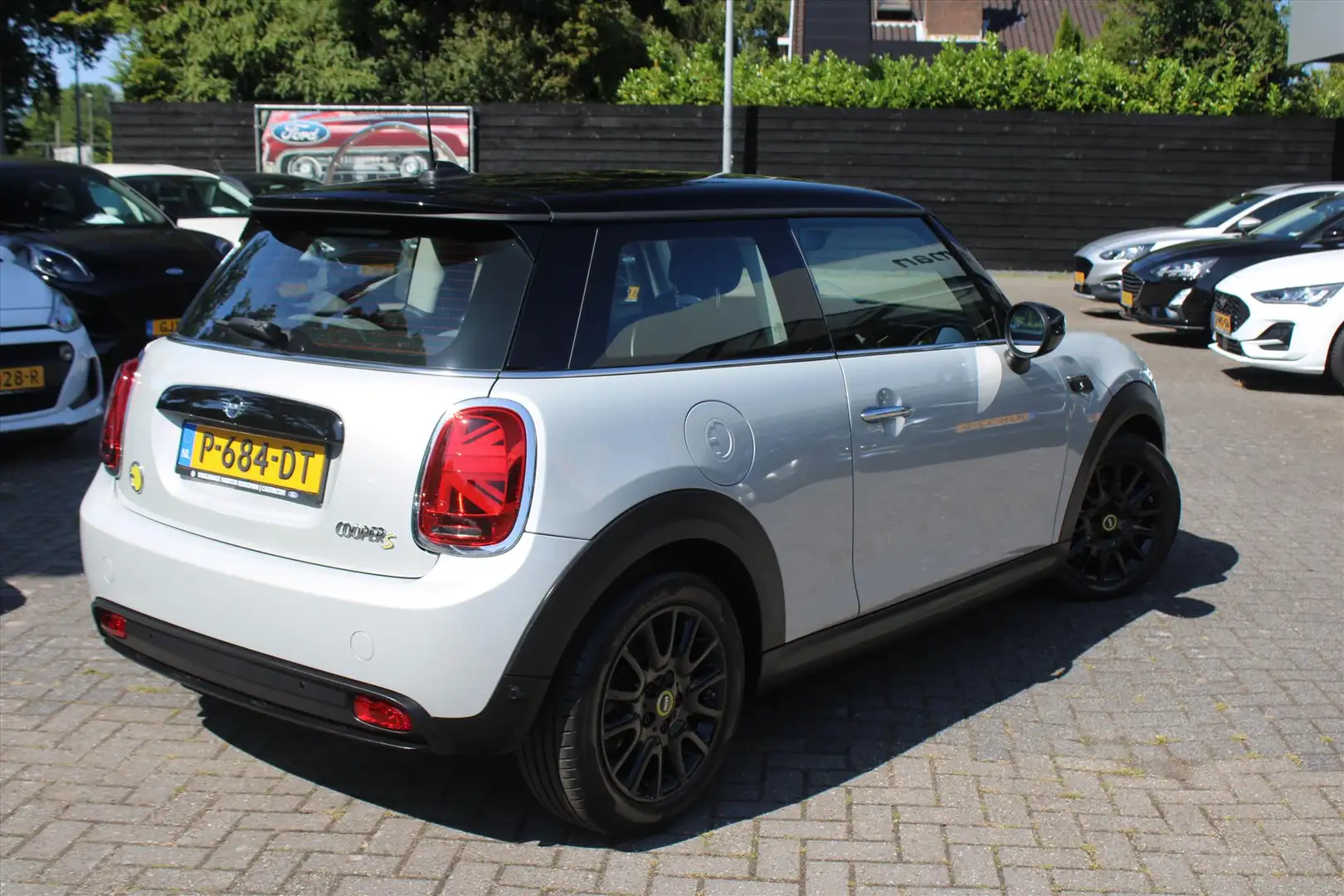 MINI Mini 3-Deurs (f56) Electric 184pk Aut Business Edi Wit - 2
