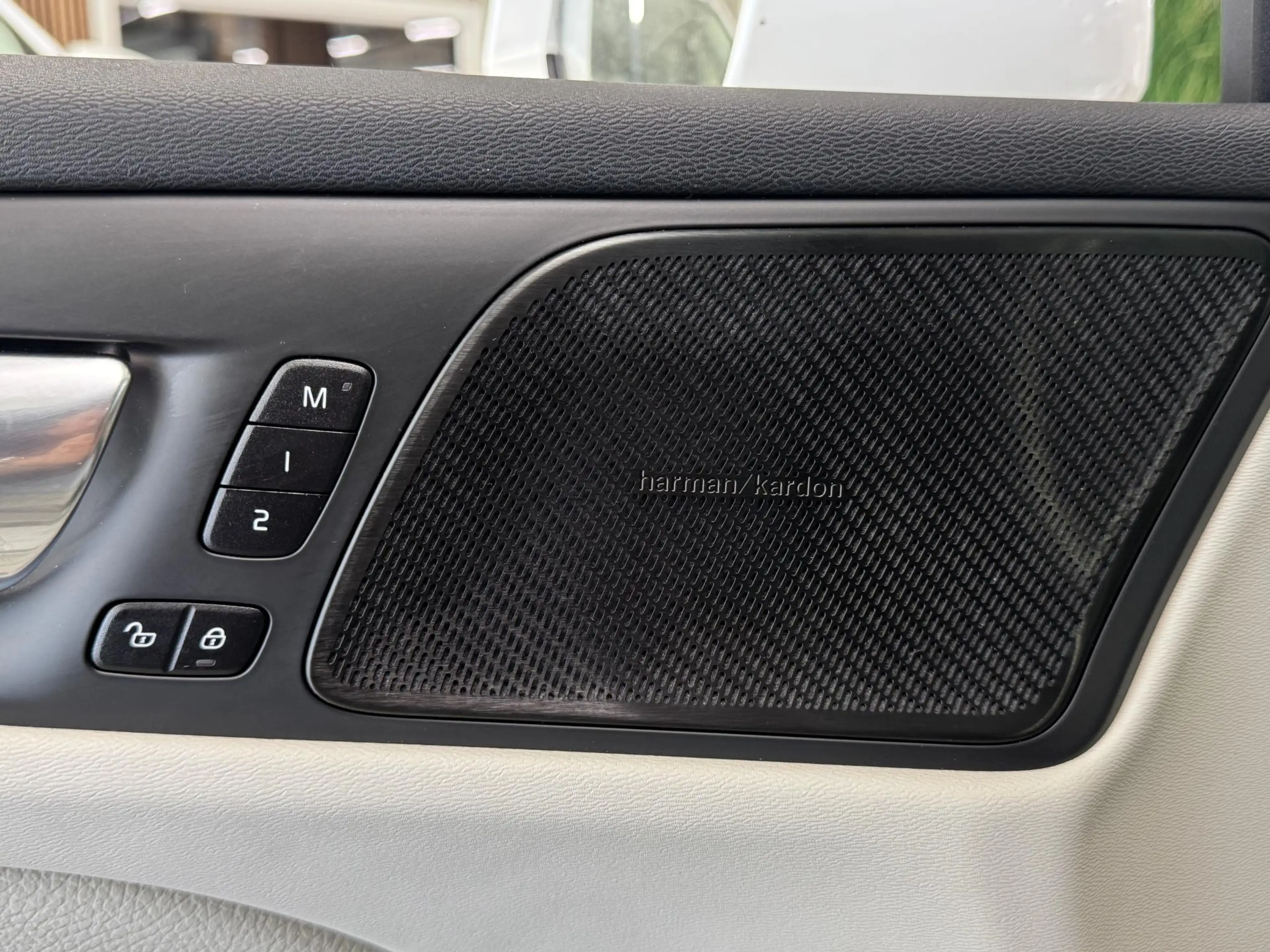 Volvo V60 2.0 T6 Recharge AWD Inscription | H&K audio | Came — photo 13