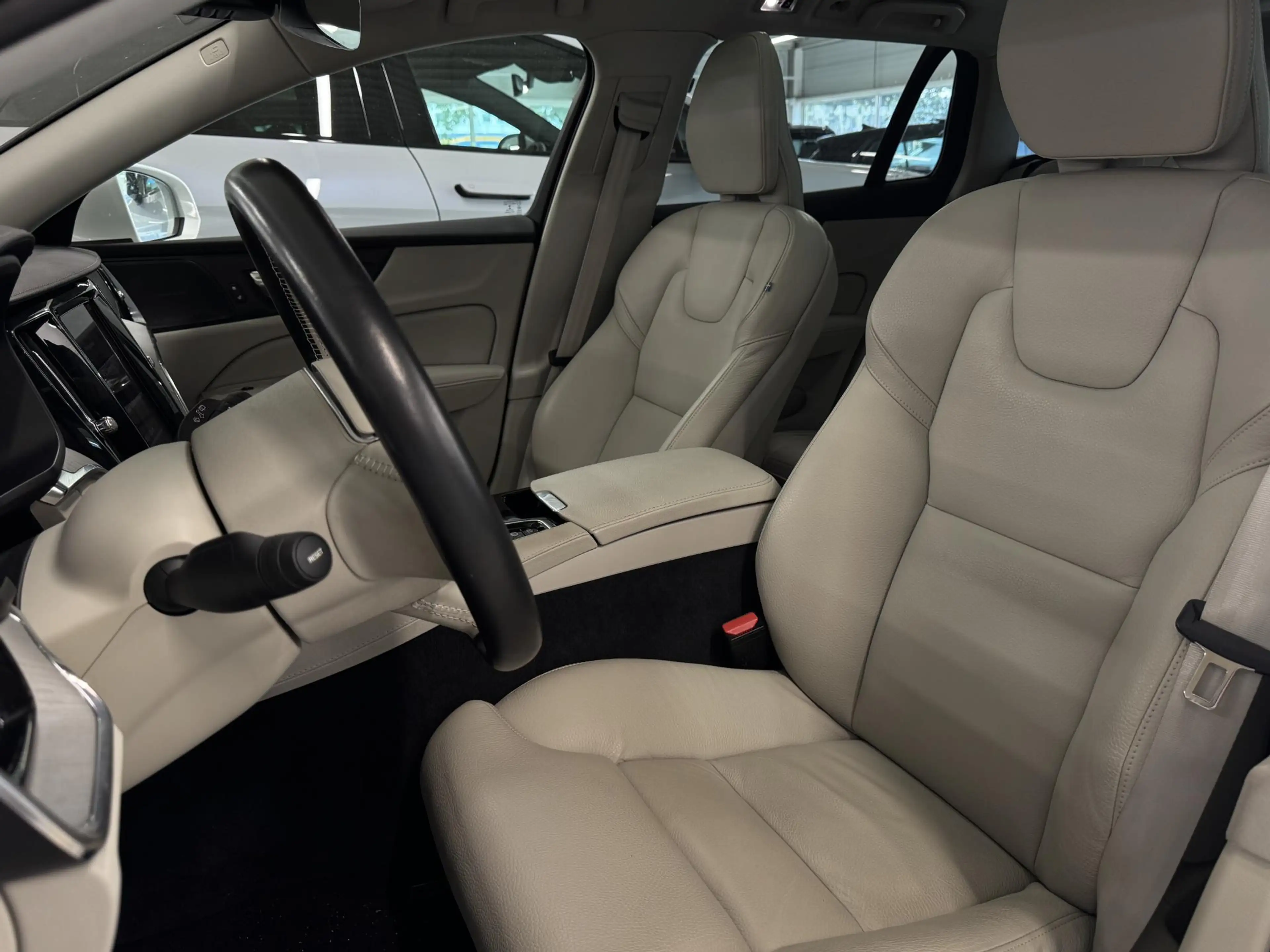 Volvo V60 2.0 T6 Recharge AWD Inscription | H&K audio | Came — photo 8