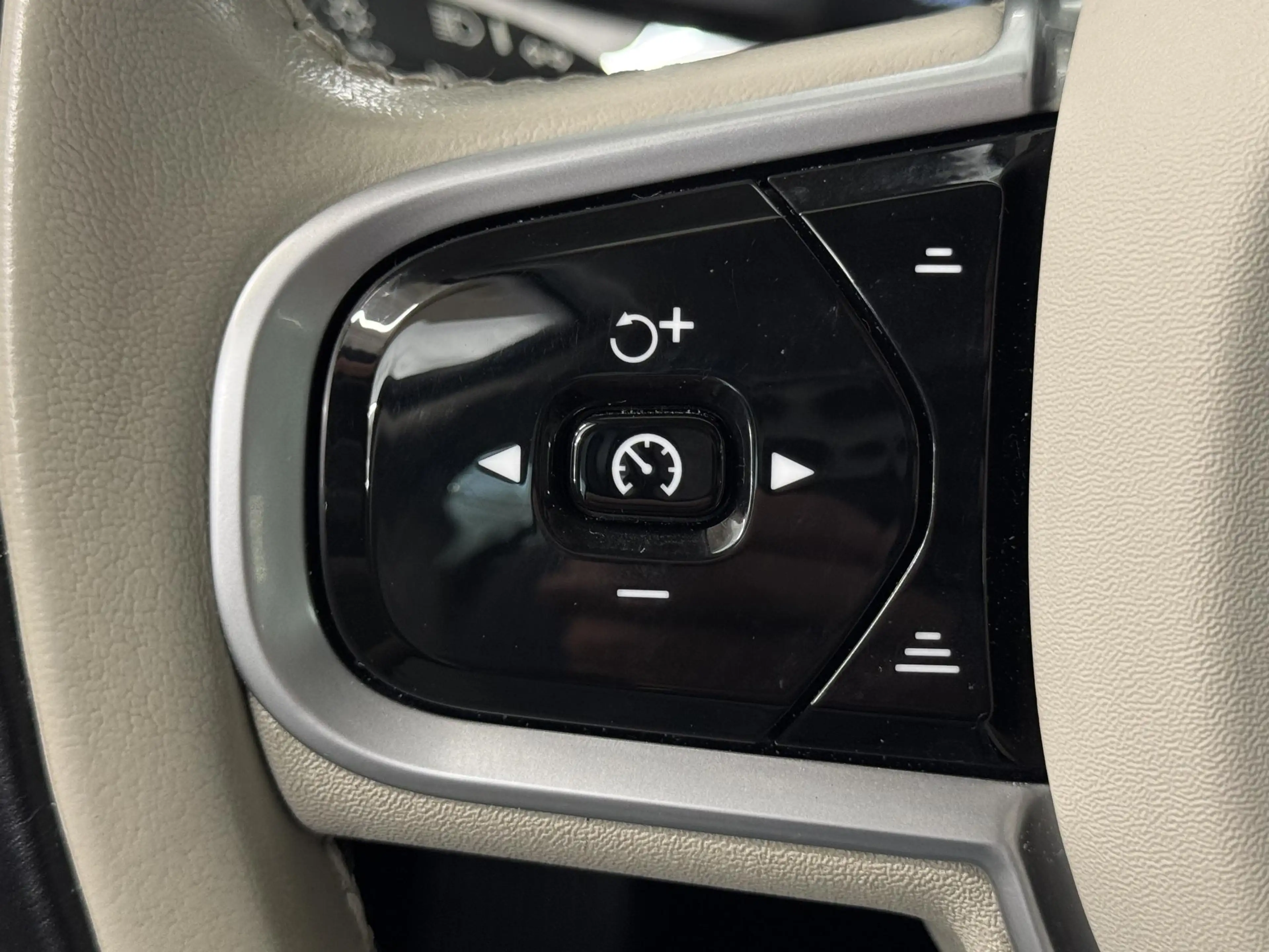 Volvo V60 2.0 T6 Recharge AWD Inscription | H&K audio | Came — photo 18