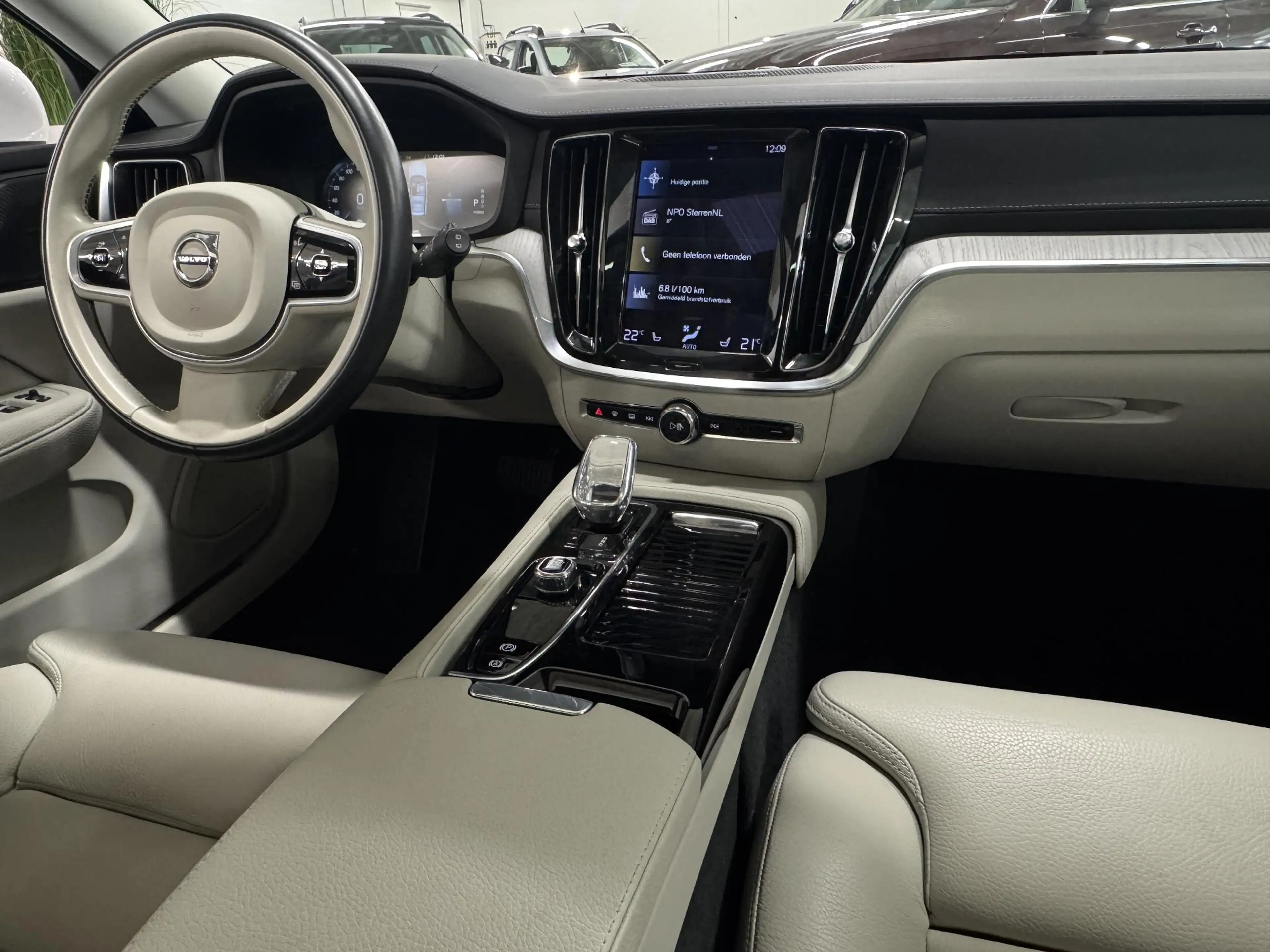 Volvo V60 2.0 T6 Recharge AWD Inscription | H&K audio | Came — photo 3