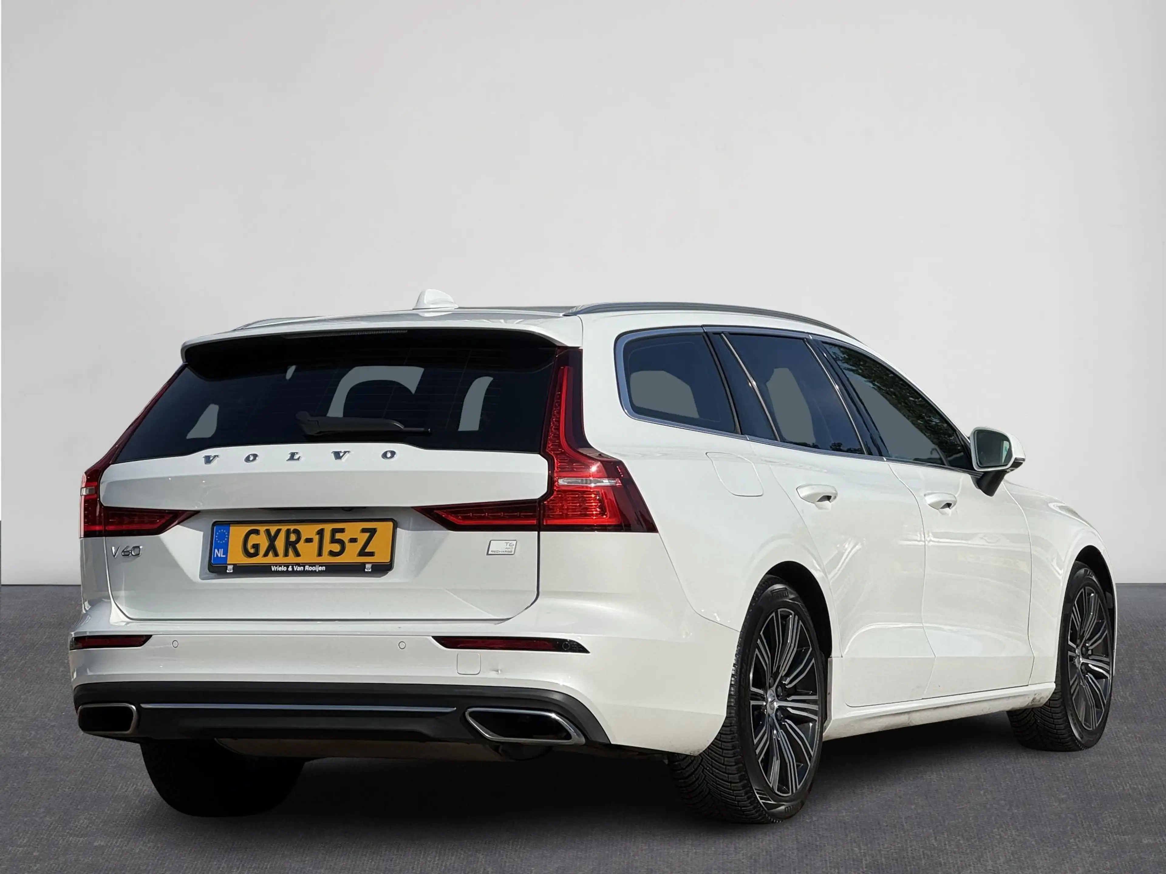Volvo V60 2.0 T6 Recharge AWD Inscription | H&K audio | Came — photo 2