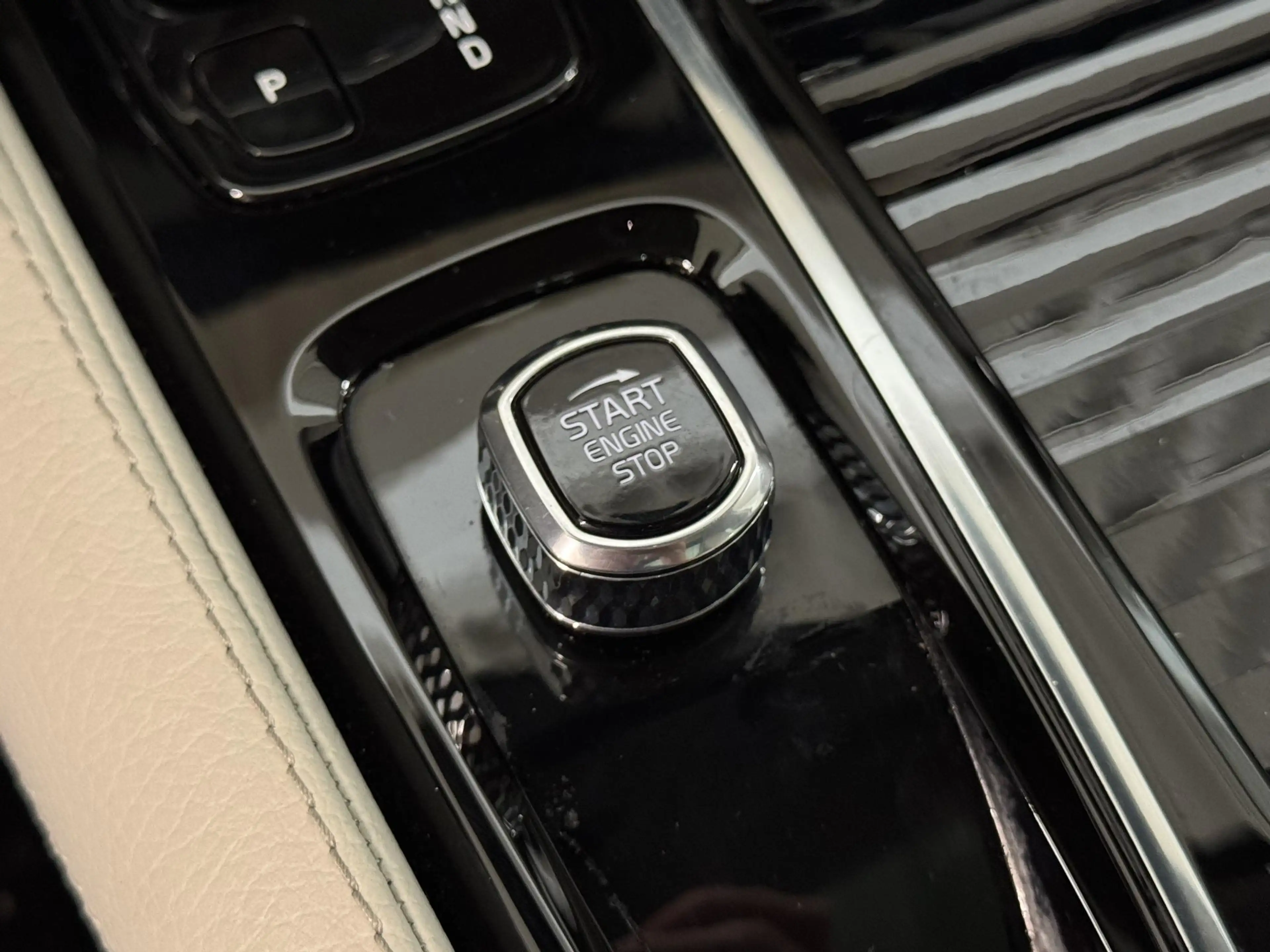 Volvo V60 2.0 T6 Recharge AWD Inscription | H&K audio | Came — photo 33