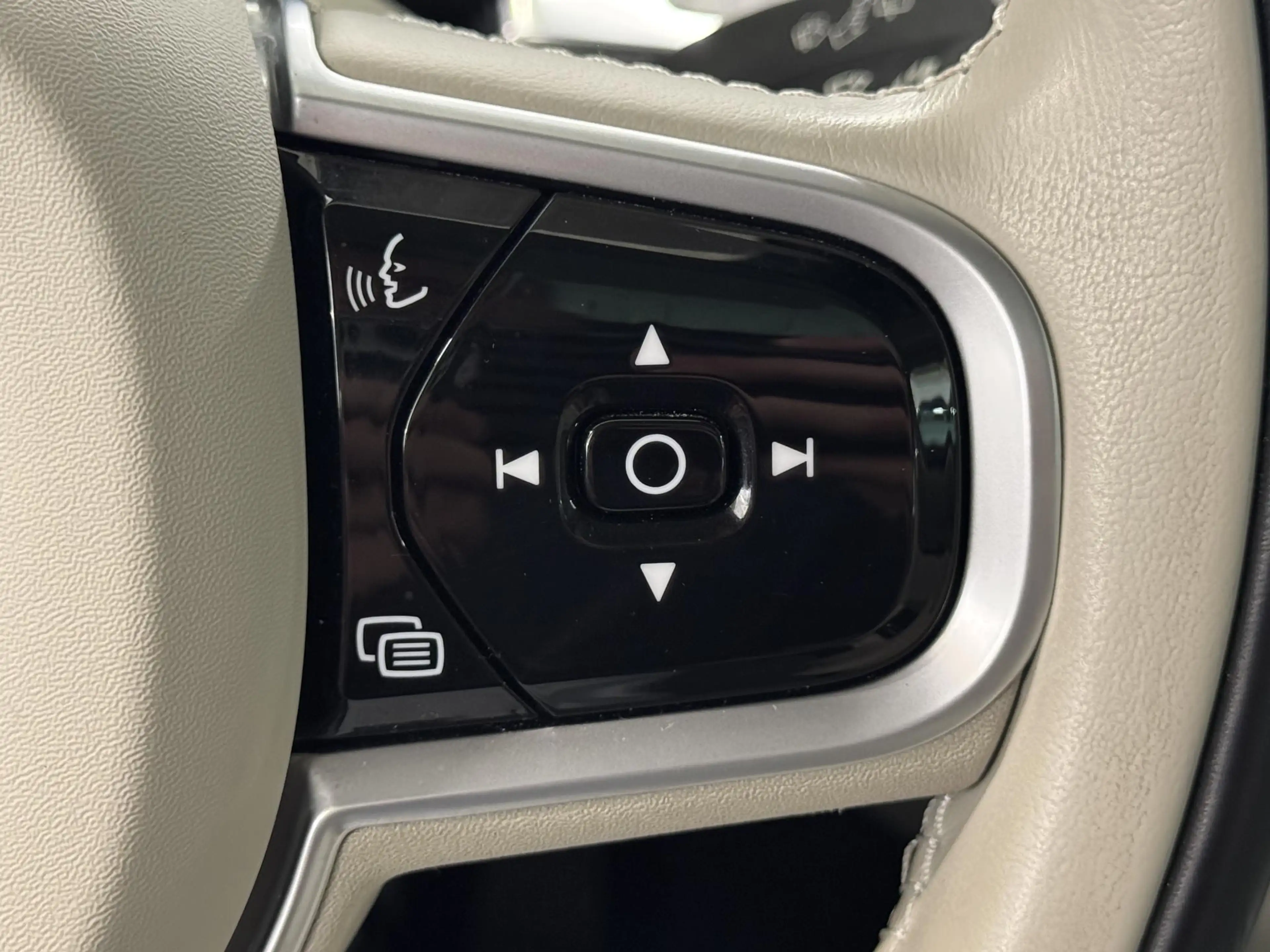 Volvo V60 2.0 T6 Recharge AWD Inscription | H&K audio | Came — photo 20