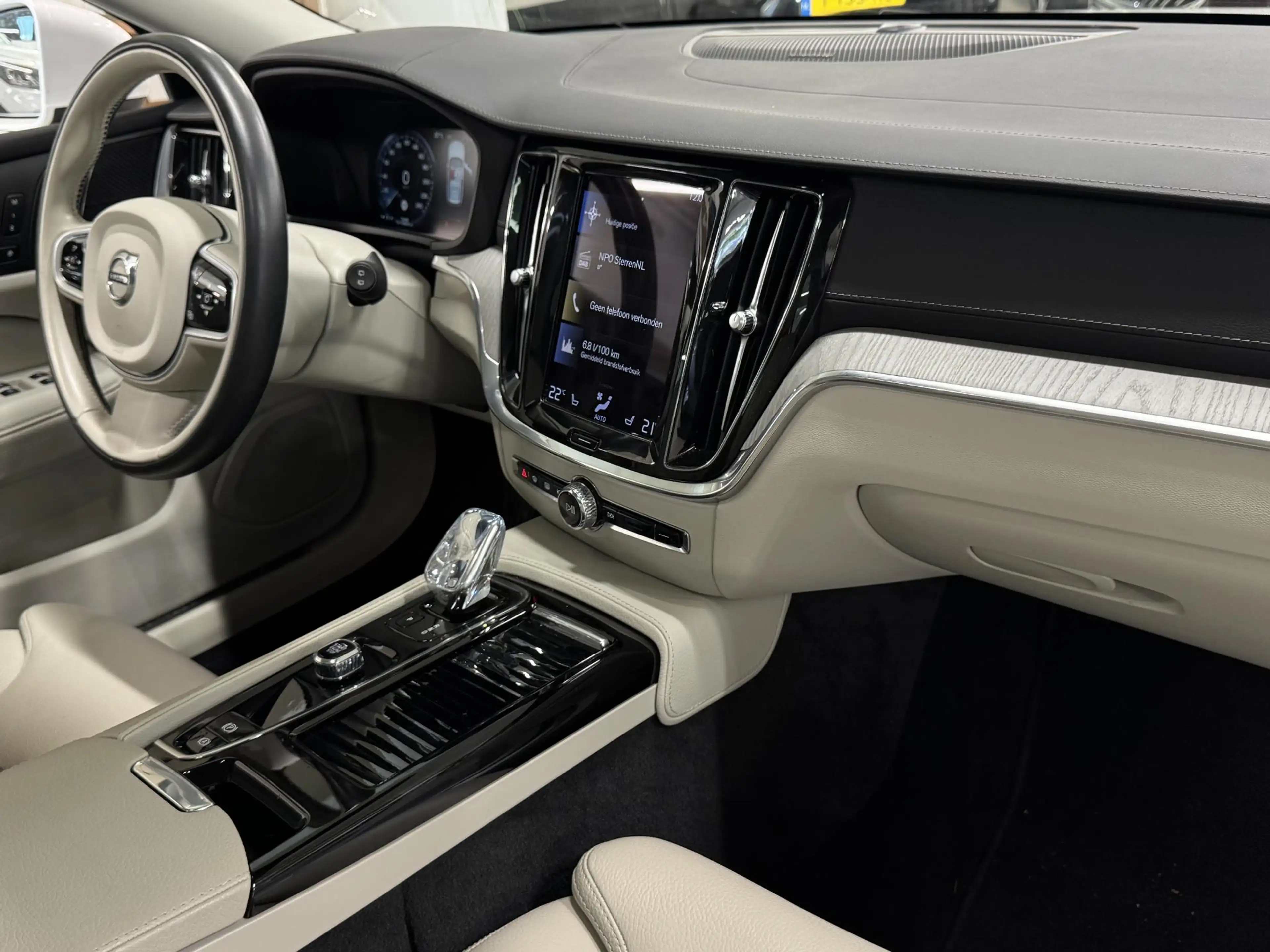 Volvo V60 2.0 T6 Recharge AWD Inscription | H&K audio | Came — photo 10