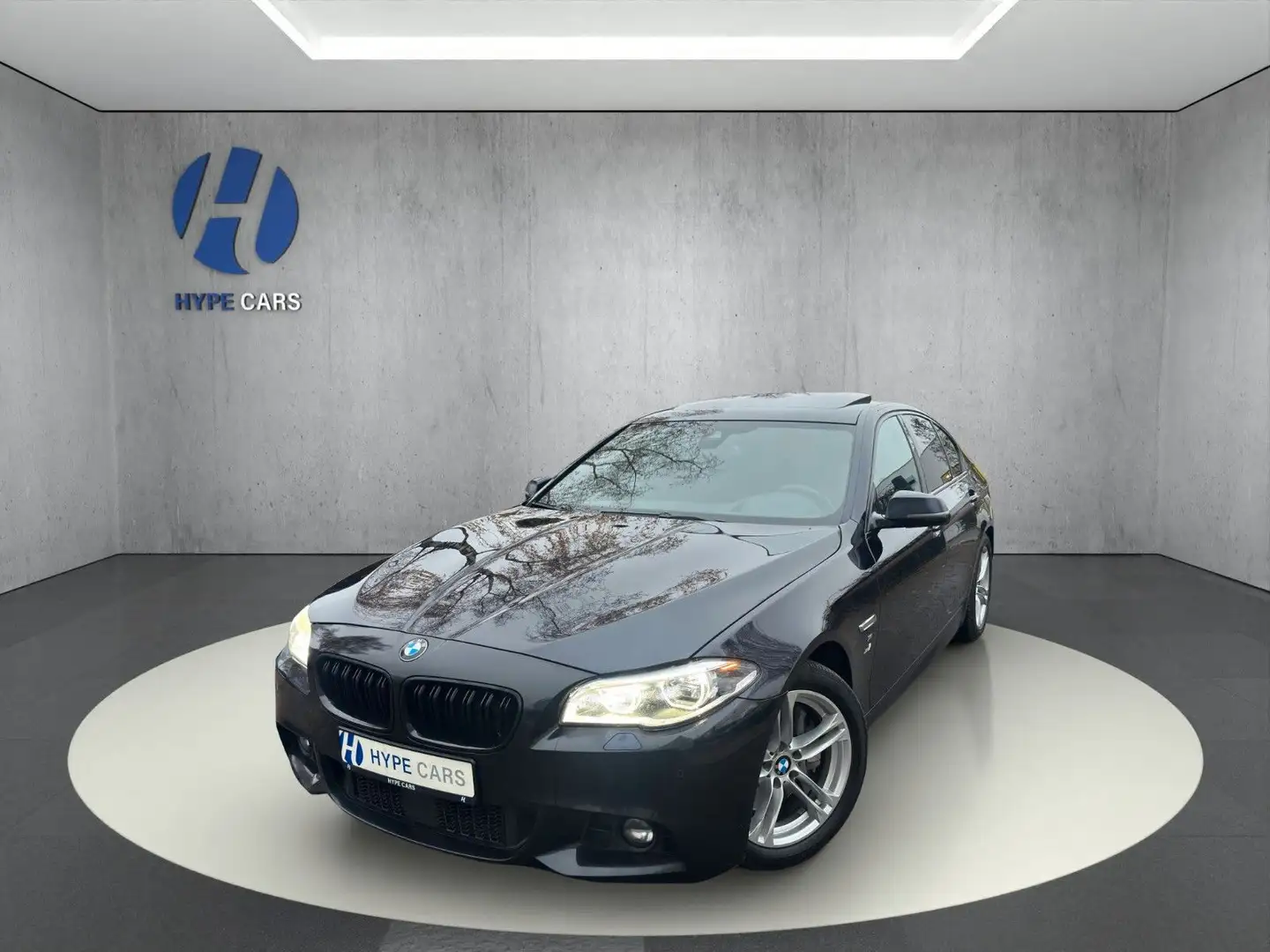 BMW 530 d xDrive M Sport LED Navi GSD RFK HUD Zwart - 1