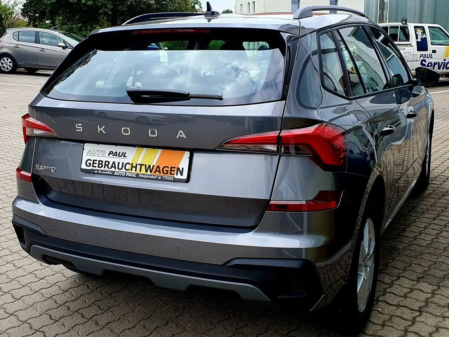 Skoda Kamiq Selection*Autom*Rückfahrk*SHZ*5J/100TKMGarantie Grau - 2