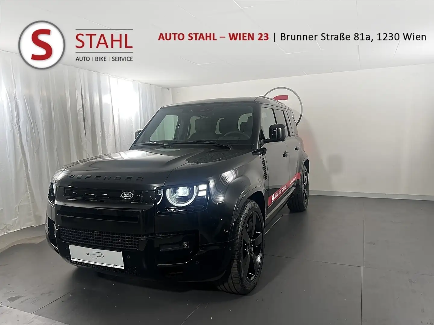 Land Rover Defender 110 P300e PHEV AWD X-Dynamic SE Aut. Schwarz - 1