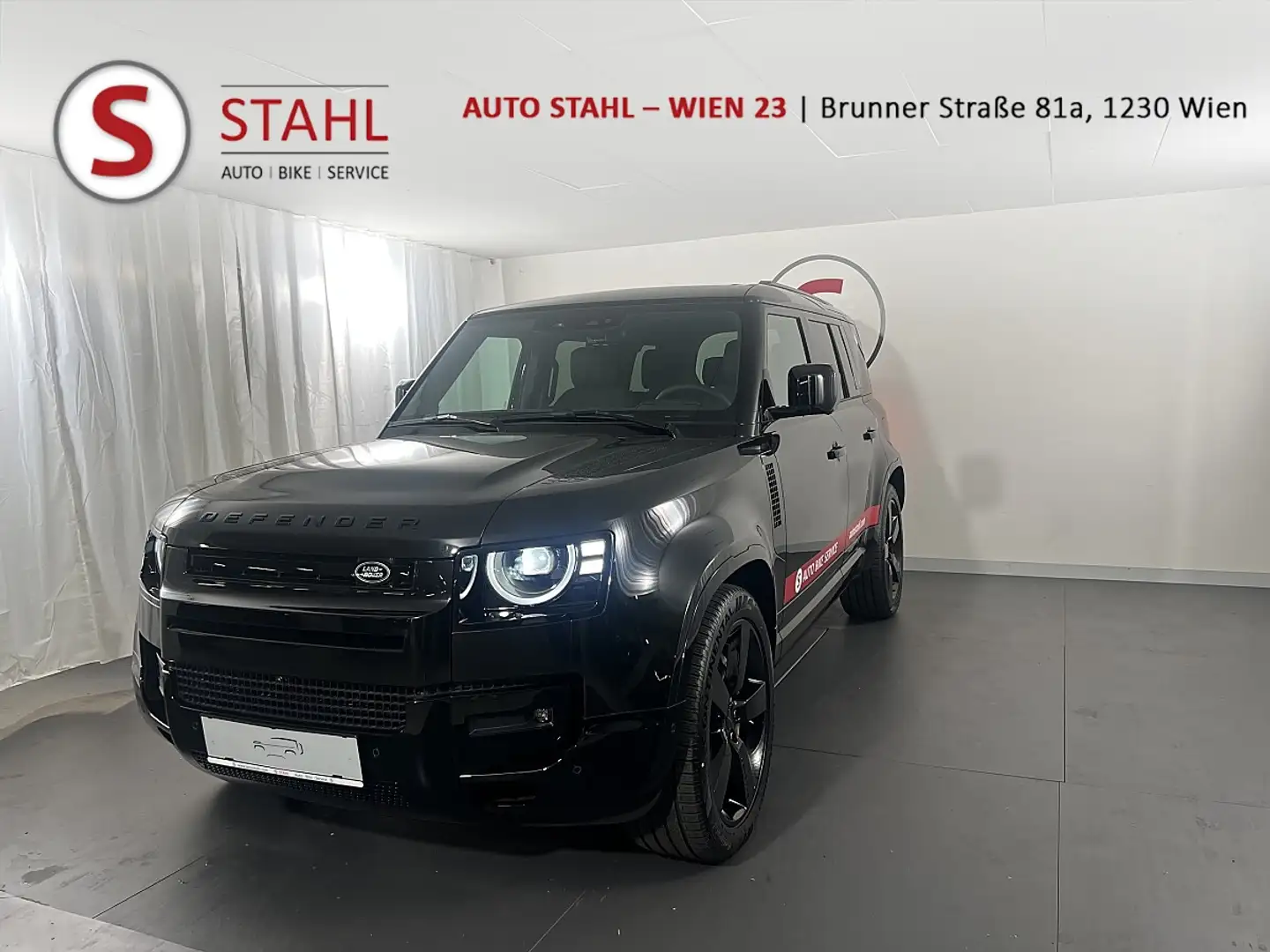 Land Rover Defender 110 P300e PHEV AWD X-Dynamic SE Aut. Schwarz - 1