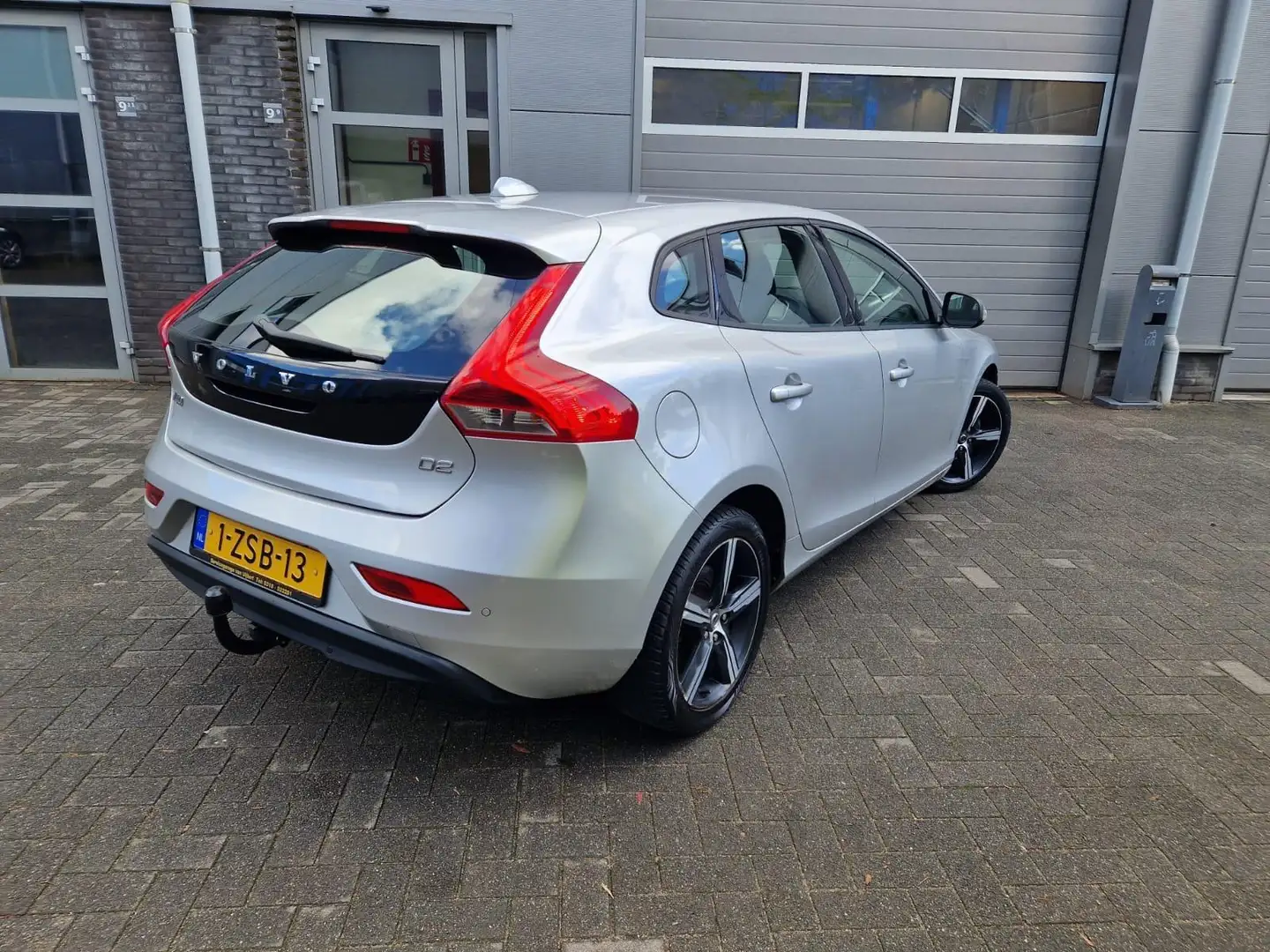 Volvo V40 1.6 D2 Momentum Grijs - 2