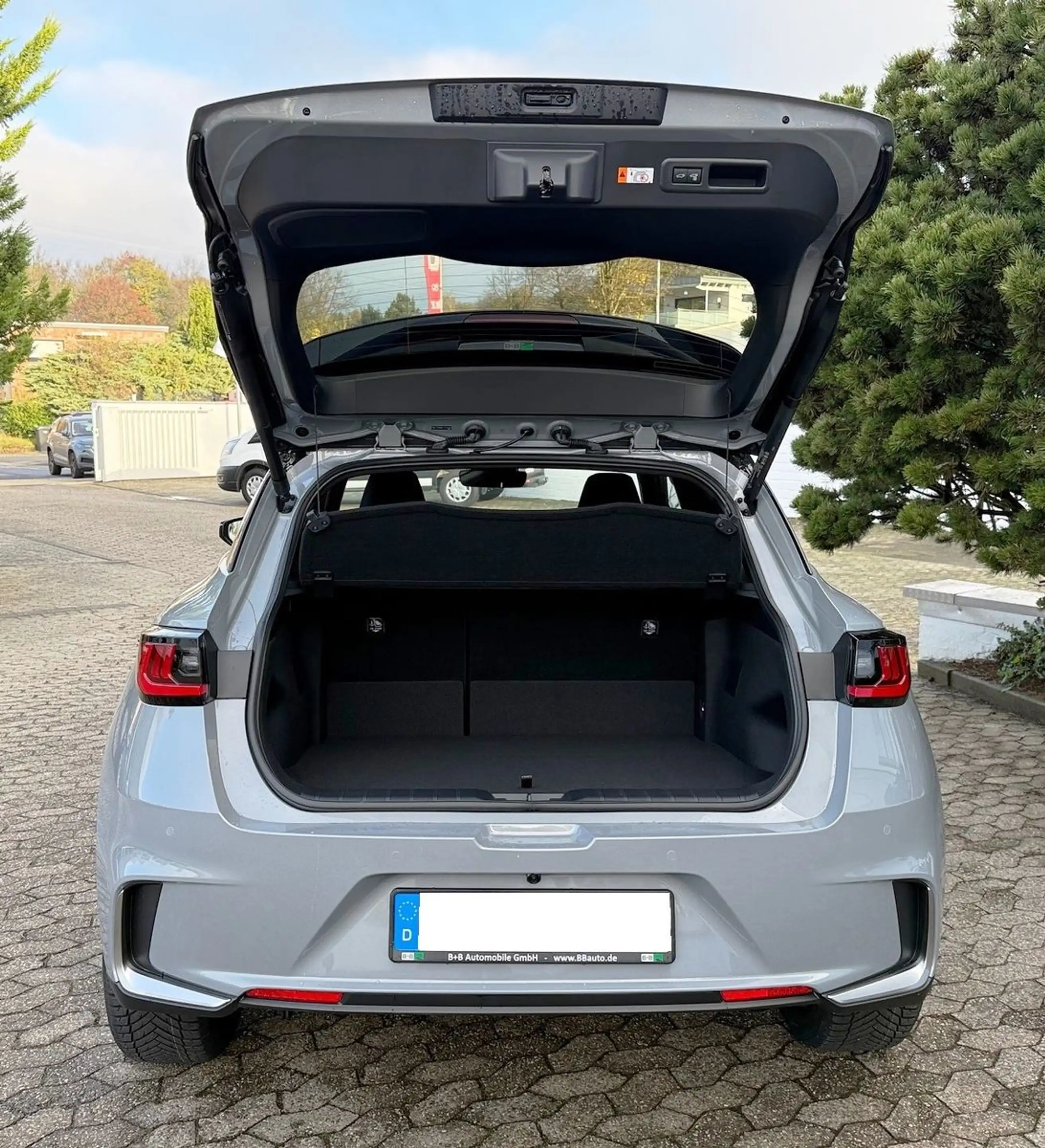 Lexus LBX 1.5 Hybrid CVT COOL LED 360° Leder SHZ — photo 6