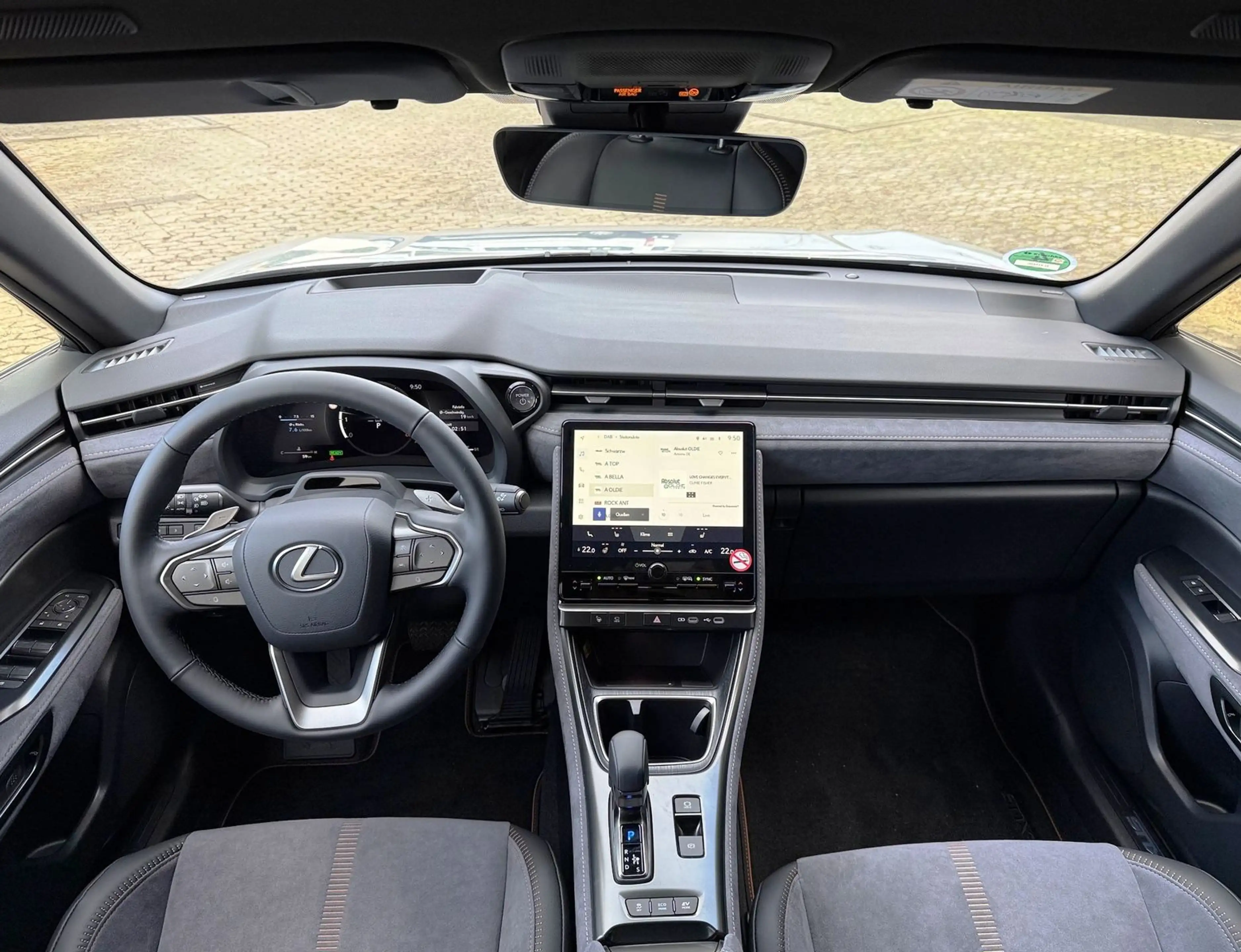Lexus LBX 1.5 Hybrid CVT COOL LED 360° Leder SHZ — photo 13