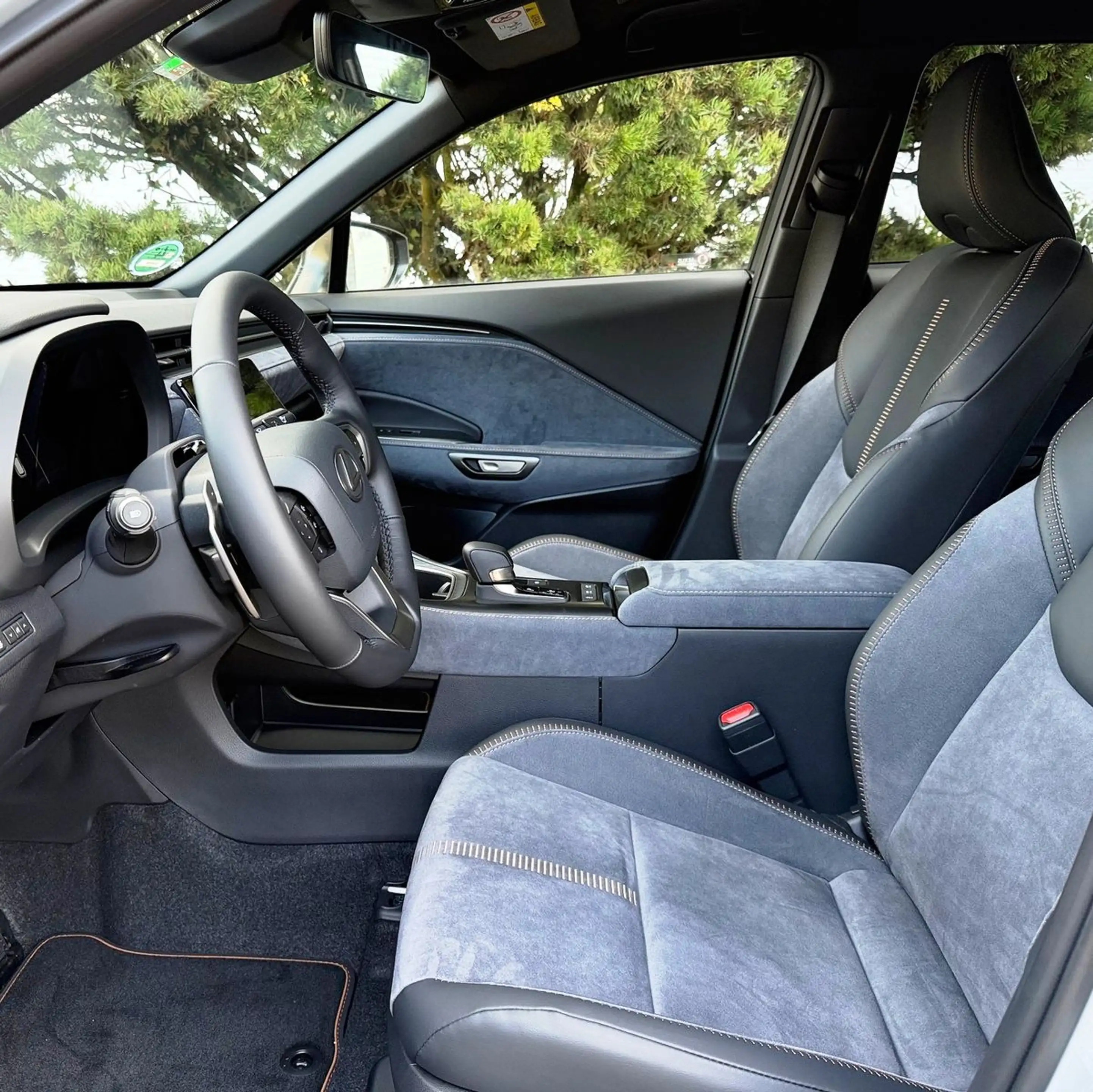 Lexus LBX 1.5 Hybrid CVT COOL LED 360° Leder SHZ — photo 7