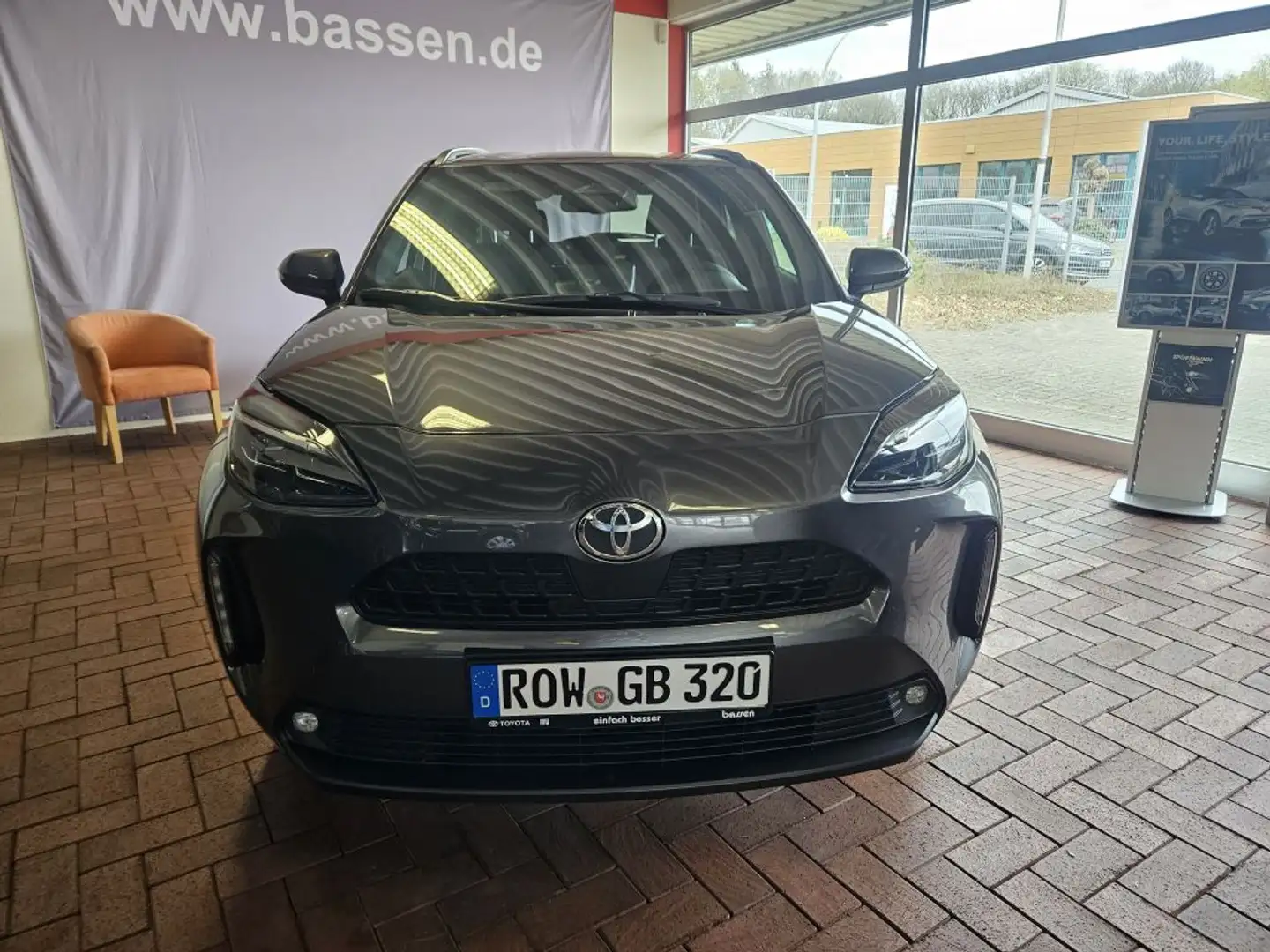 Toyota Yaris Cross Hybrid 130 1.5 VVT-i Teamplayer Grau - 1