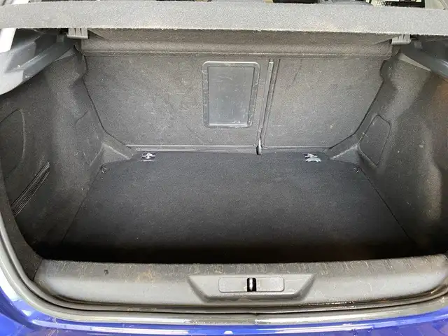 Peugeot 308 view 9