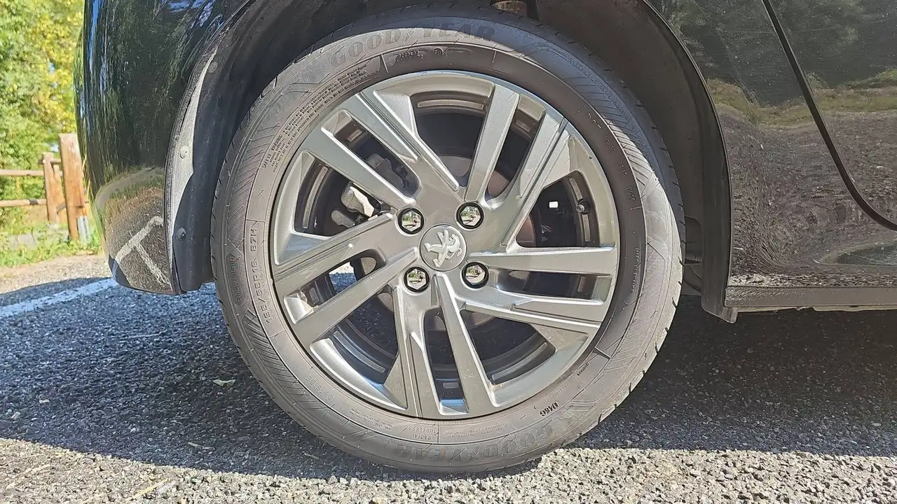 Peugeot 208 208 — photo 16