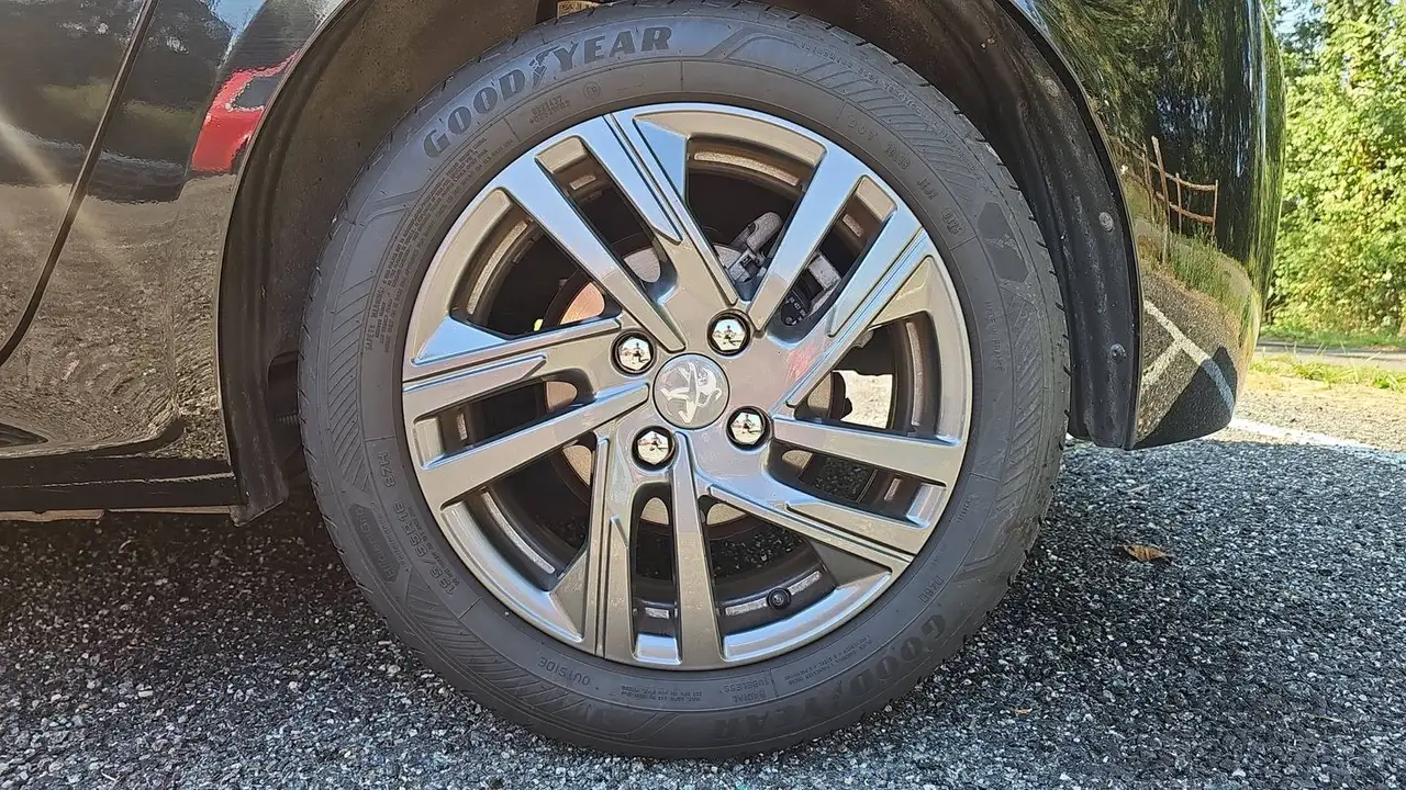 Peugeot 208 208 — photo 19