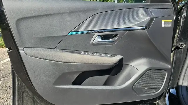 Peugeot 208 view 7