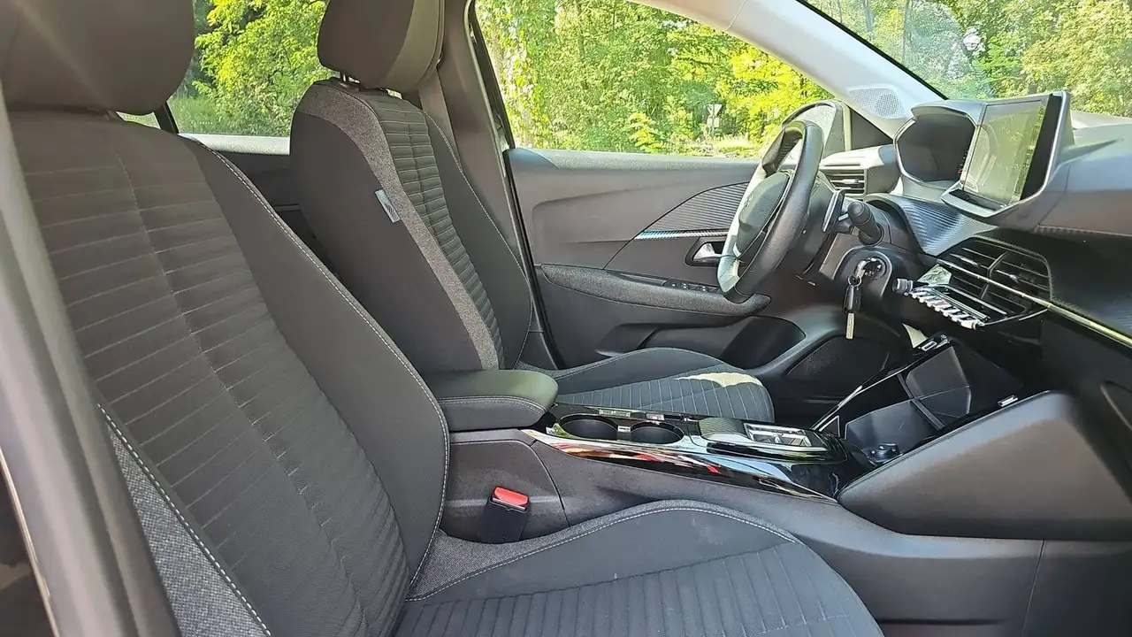 Peugeot 208 208 — photo 26