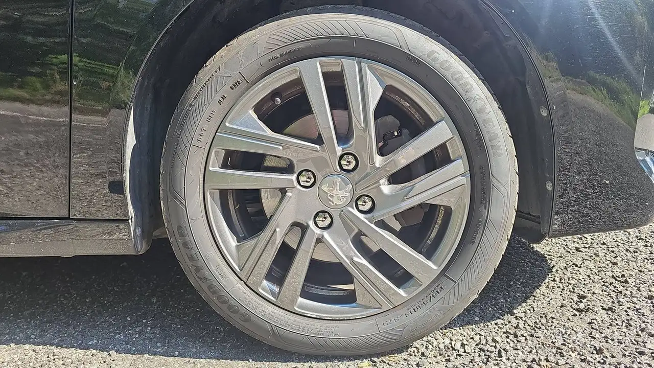 Peugeot 208 208 — photo 17