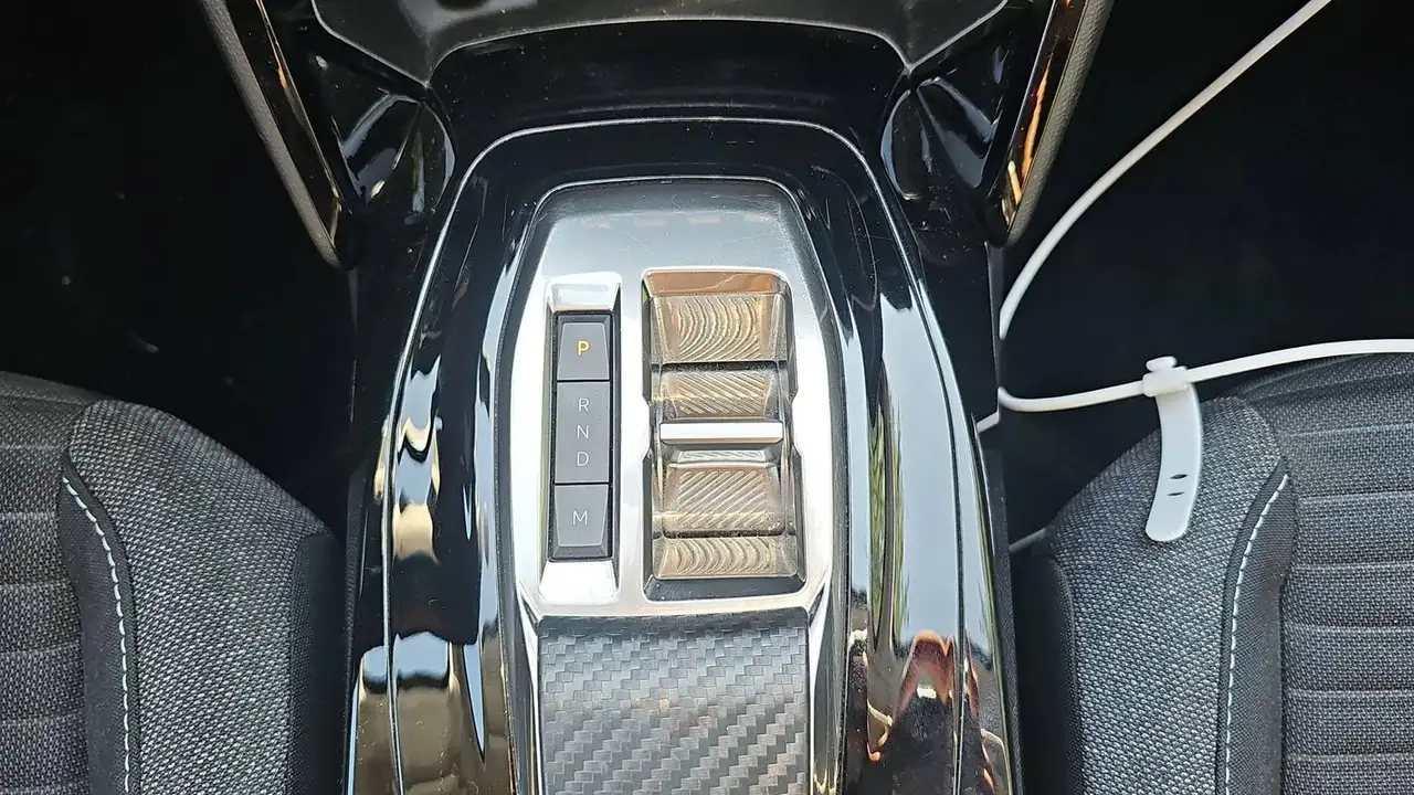Peugeot 208 208 — photo 27