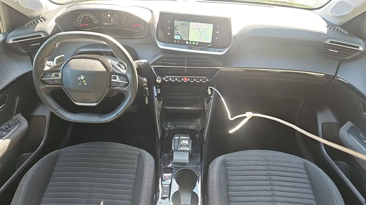 Peugeot 208 208 — photo 11