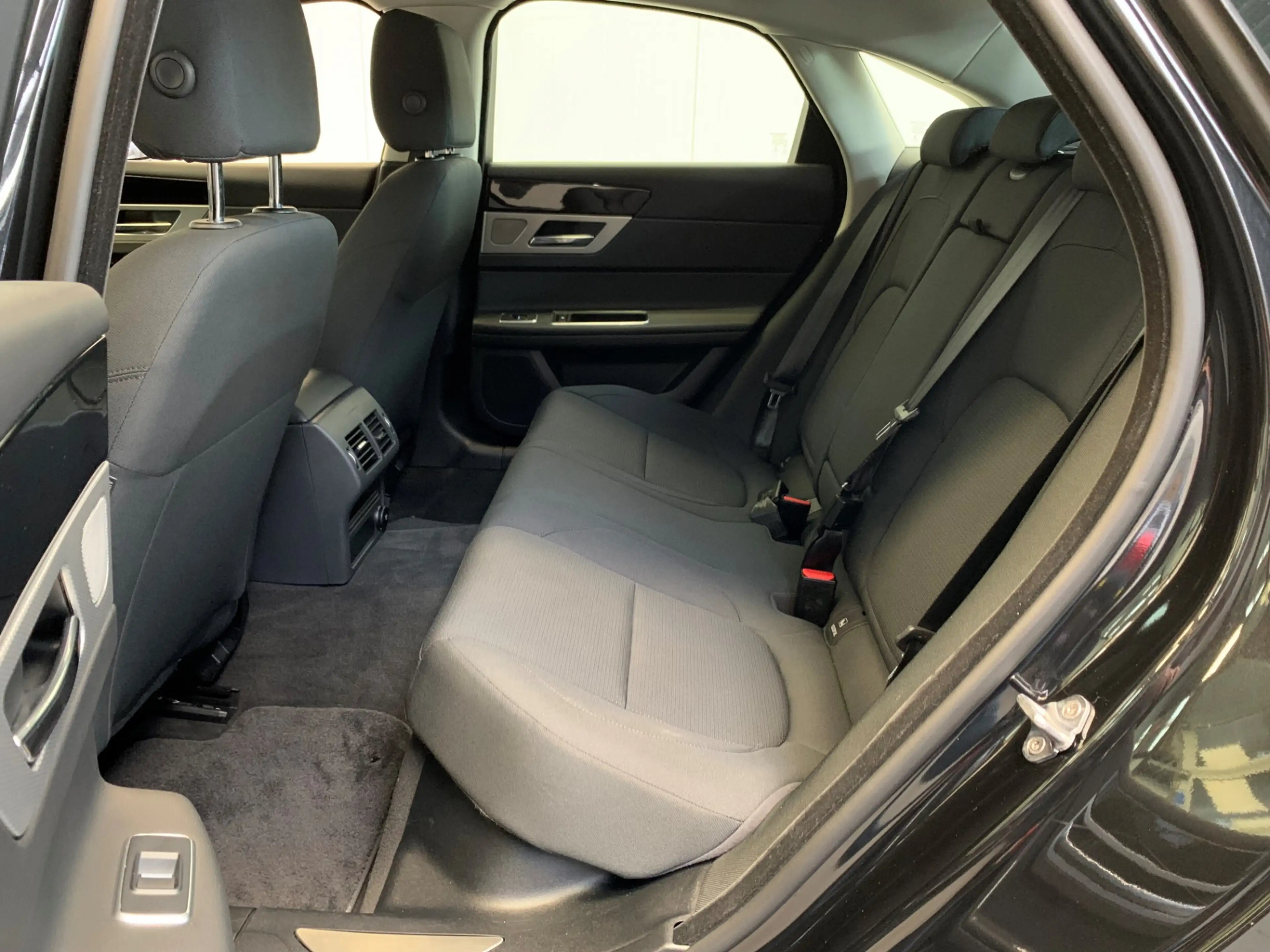 Jaguar XF 2.0t Prestige VIRTUAL COCKPIT-NAVI-LANE ASSIST-ECC — photo 49