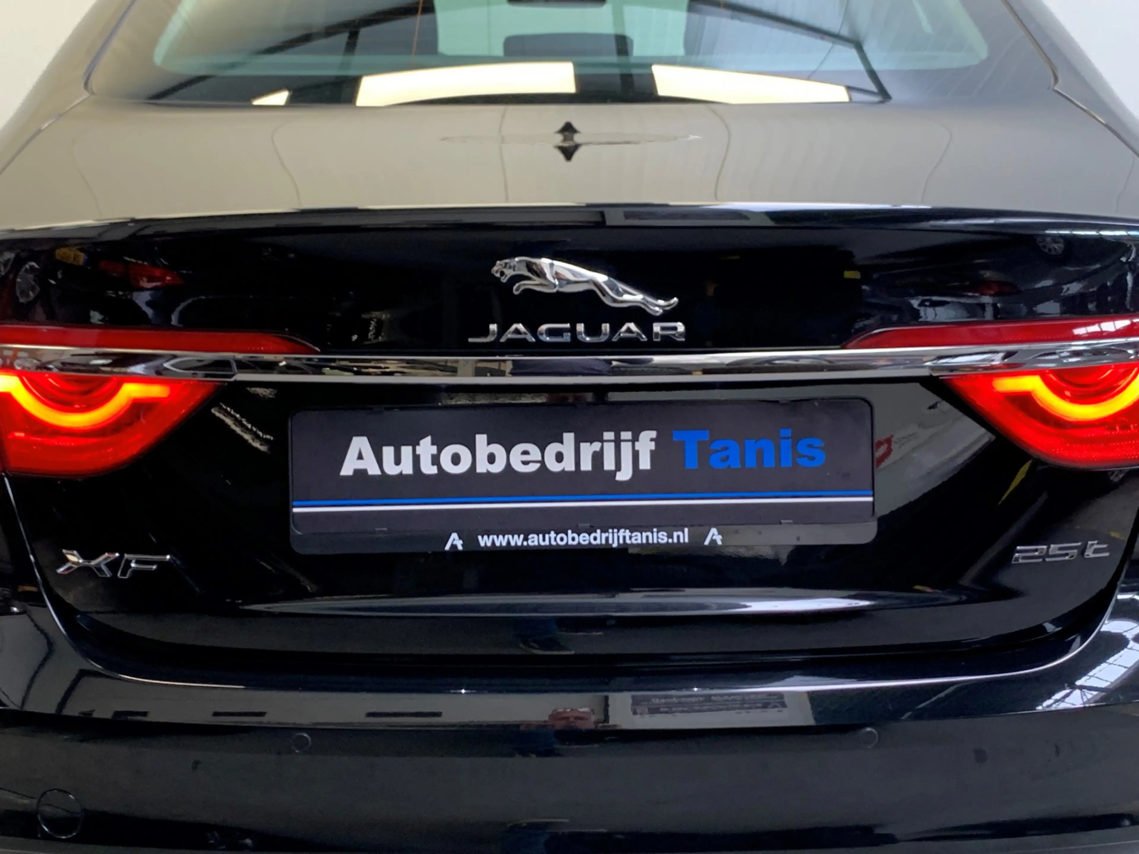 Jaguar XF 2.0t Prestige VIRTUAL COCKPIT-NAVI-LANE ASSIST-ECC — photo 23