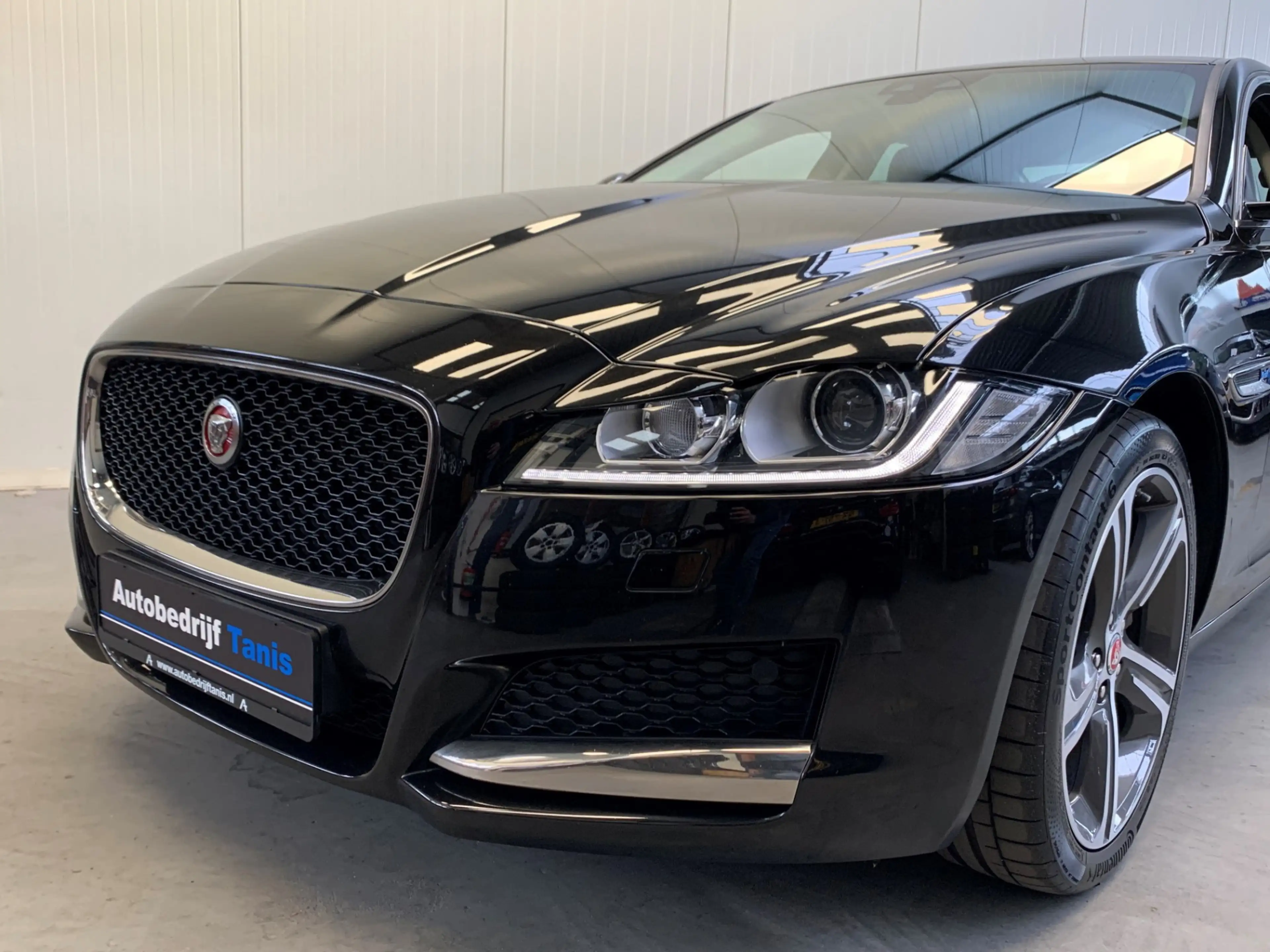 Jaguar XF 2.0t Prestige VIRTUAL COCKPIT-NAVI-LANE ASSIST-ECC — photo 11