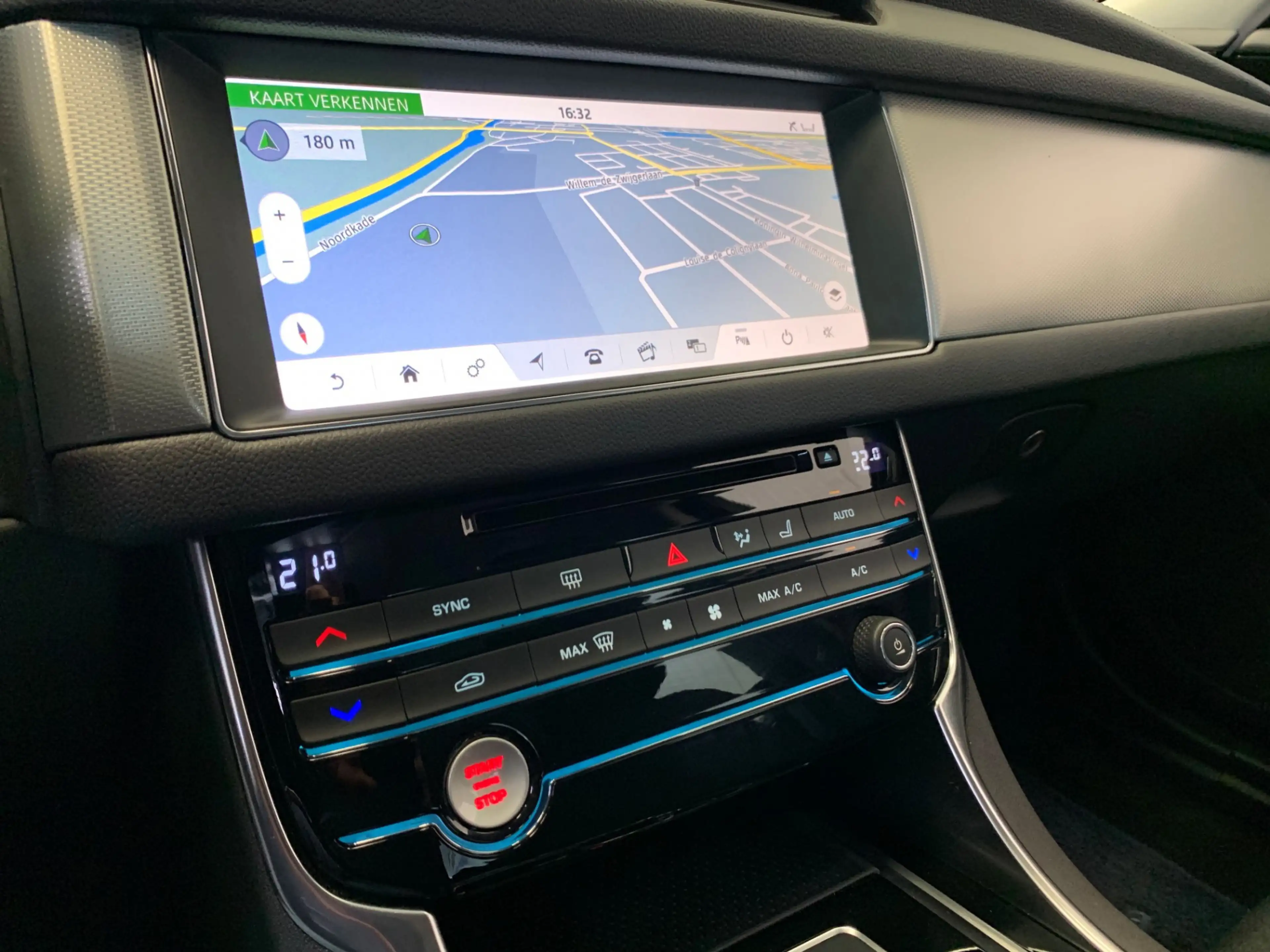 Jaguar XF 2.0t Prestige VIRTUAL COCKPIT-NAVI-LANE ASSIST-ECC — photo 36